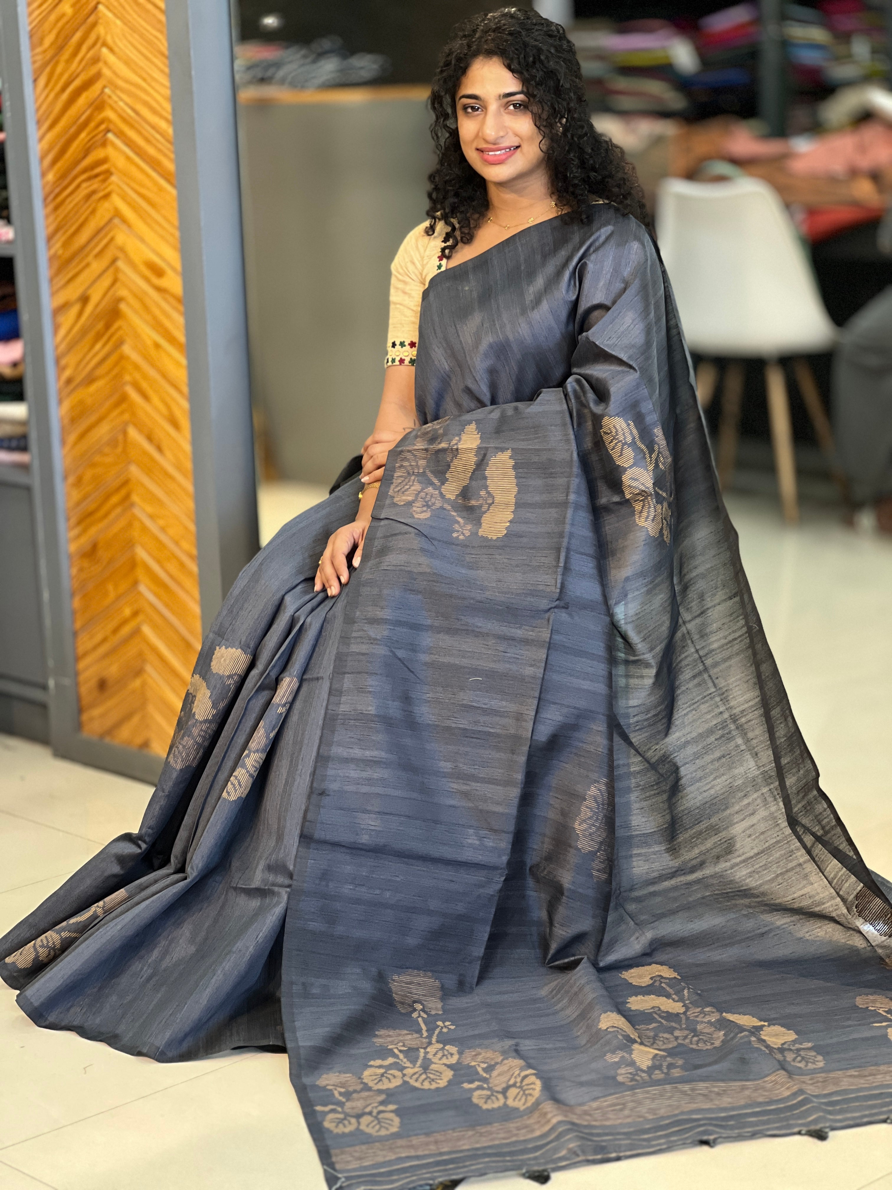 Jamdani Weaving Geecha Tussar Finish Saree | YNG351