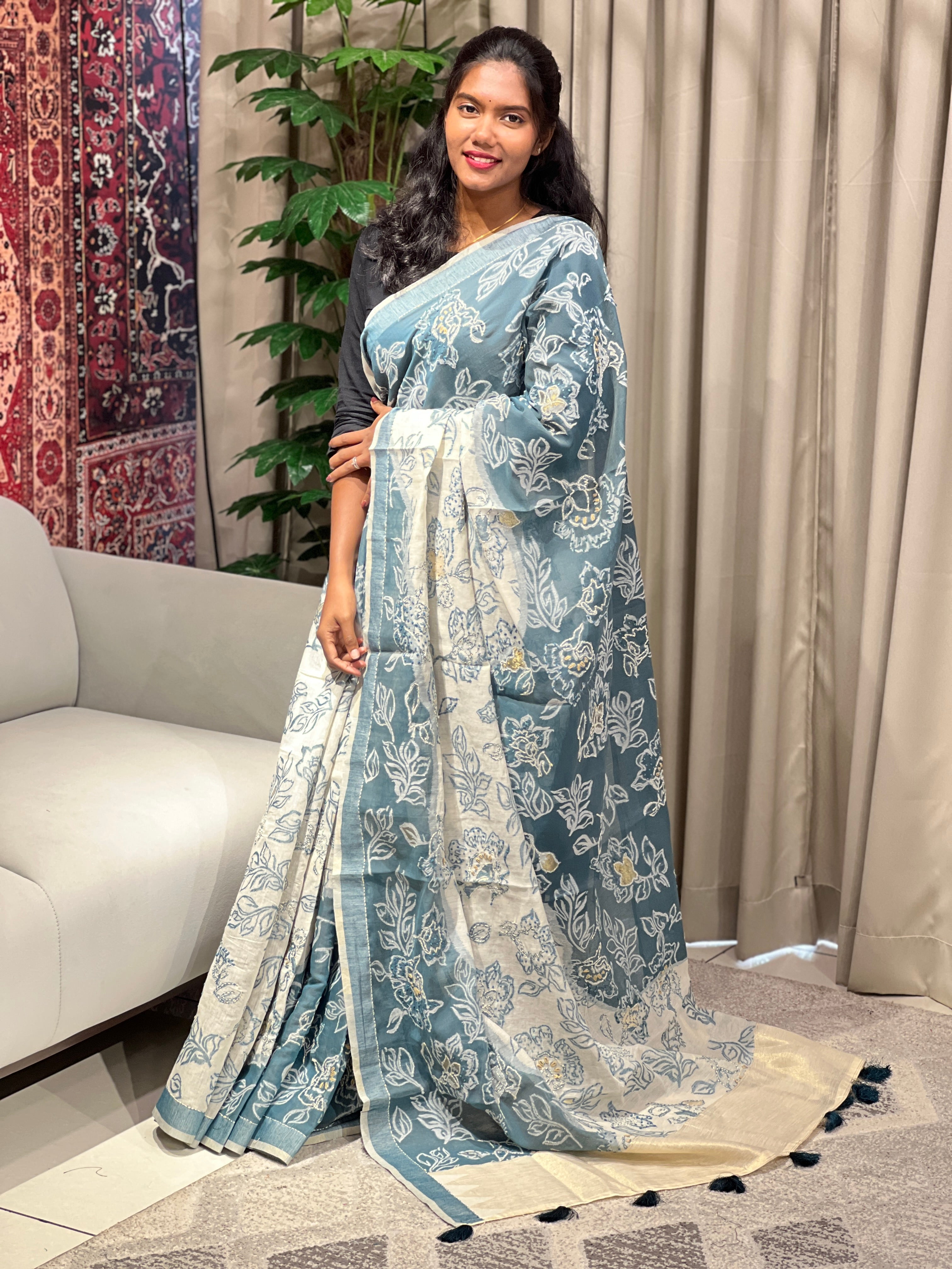 Floral Hand Embroidery Jamdani Saree | BLD1761