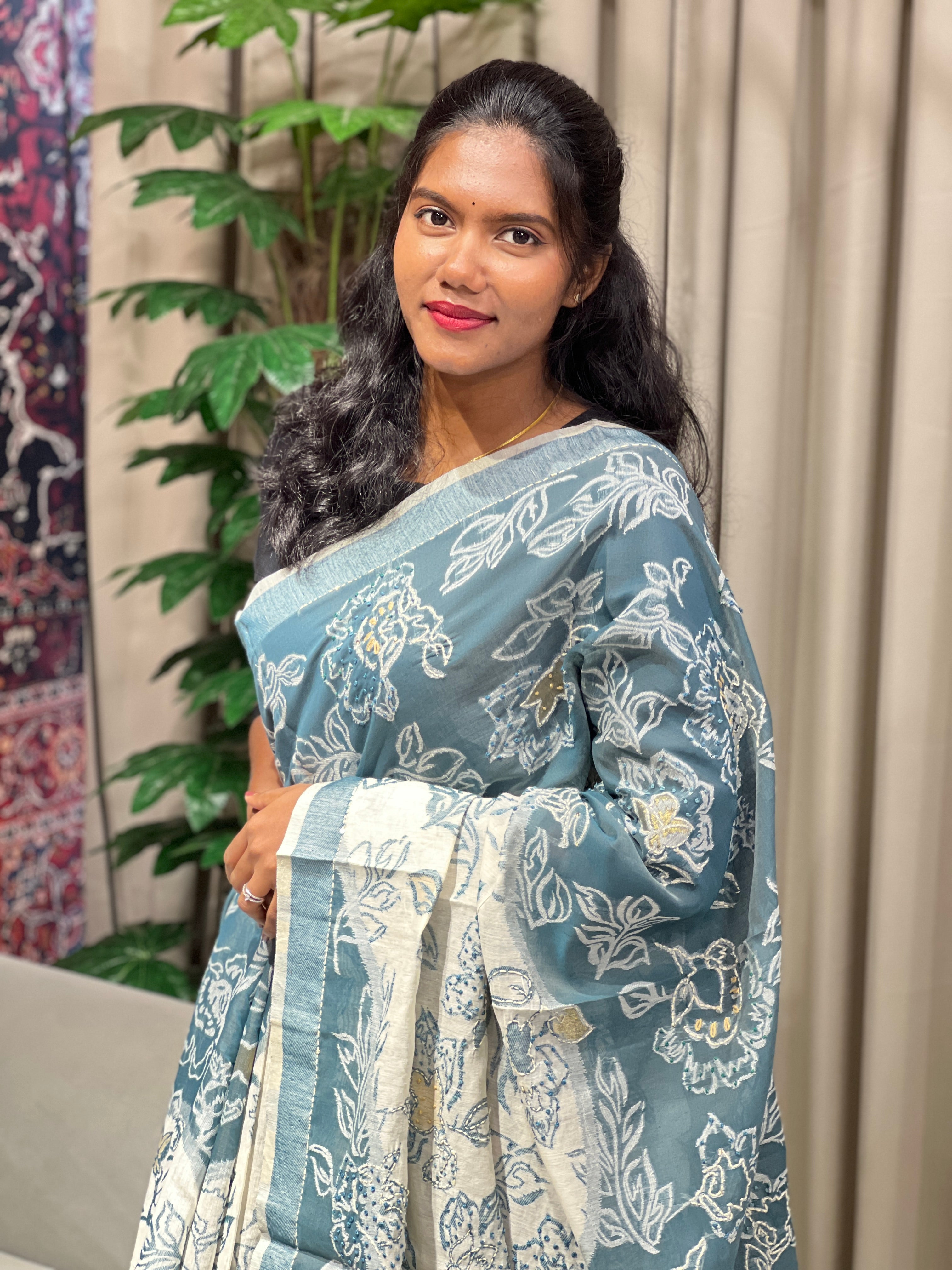 Floral Hand Embroidery Jamdani Saree | BLD1761