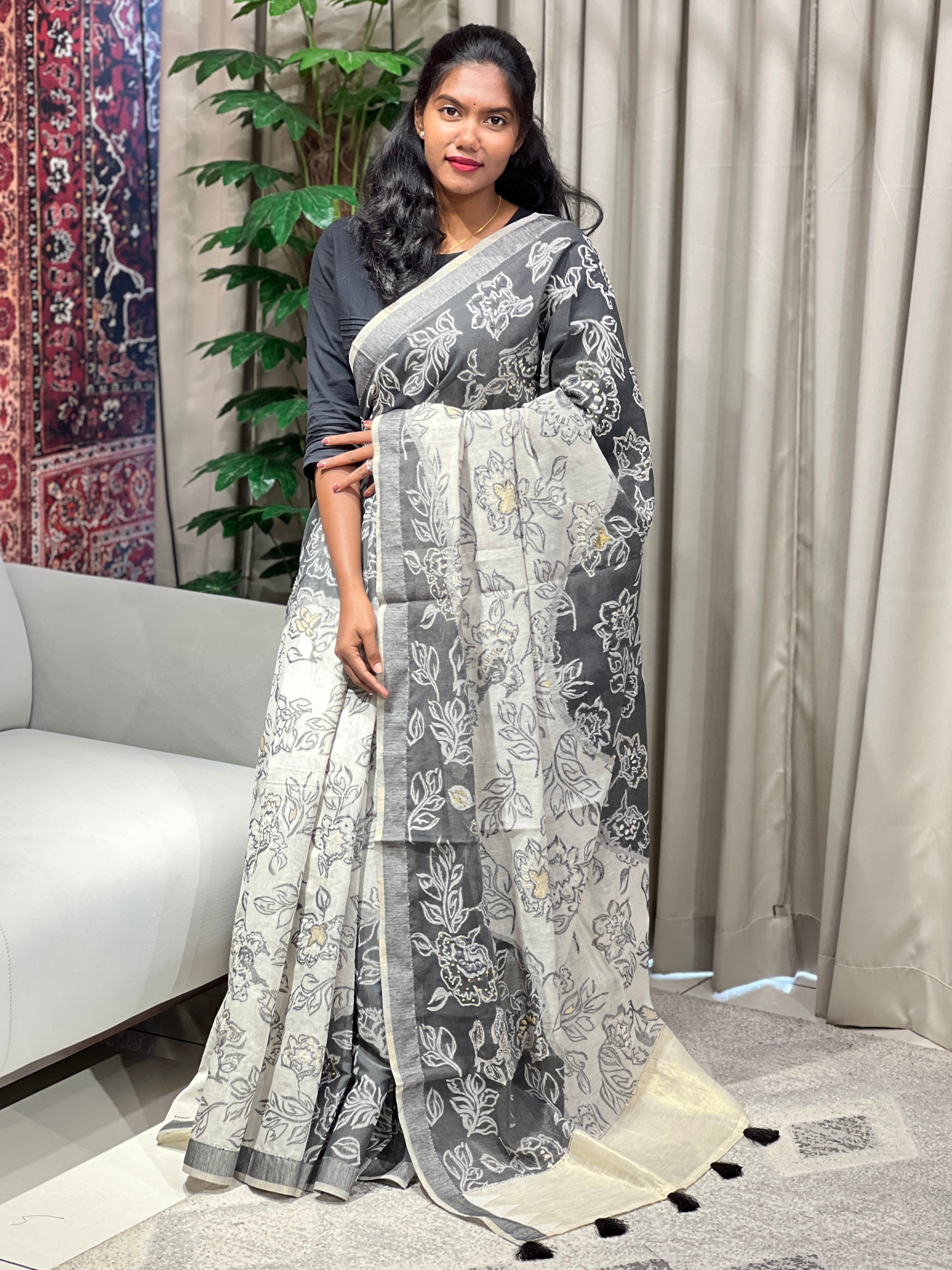 Floral Hand Embroidery Jamdani Saree | BLD1758