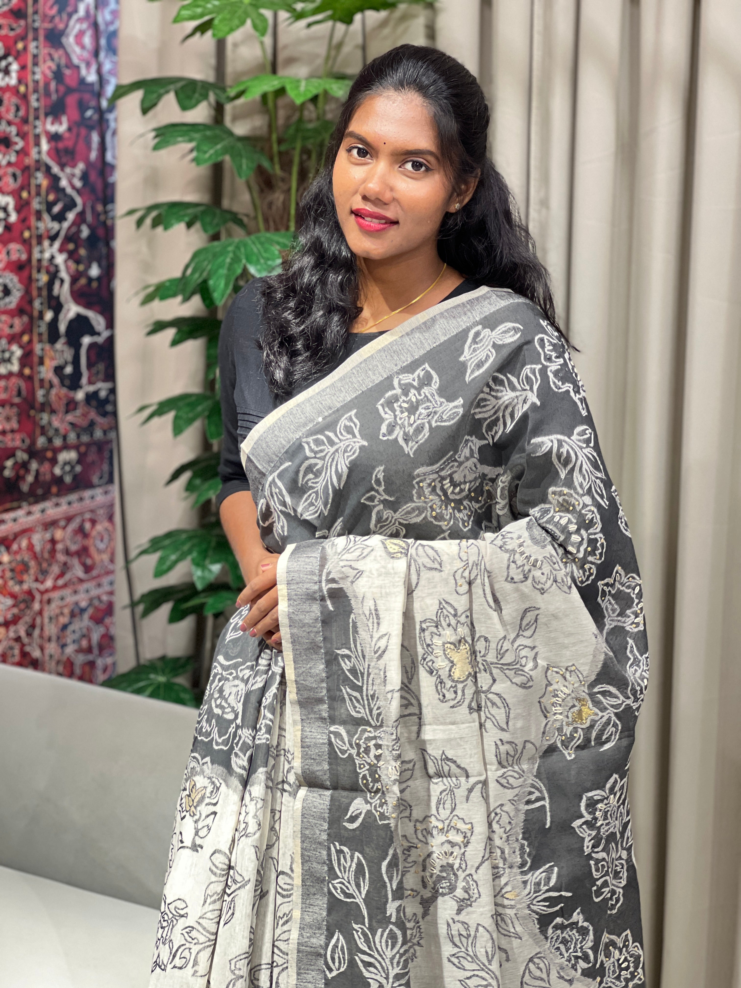 Floral Hand Embroidery Jamdani Saree | BLD1758