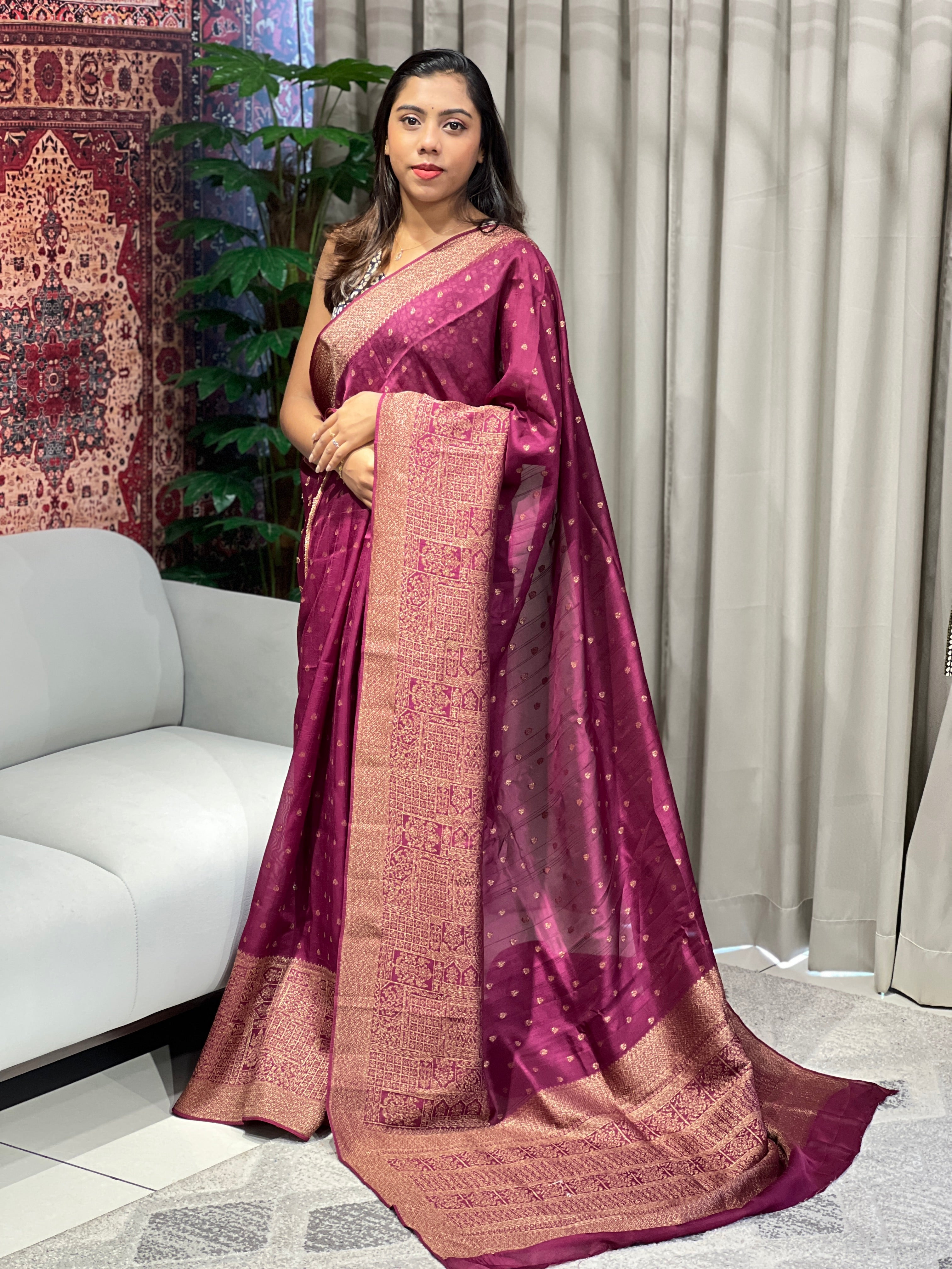 Zari and Thread Woven Banarasi Saree | YNG800