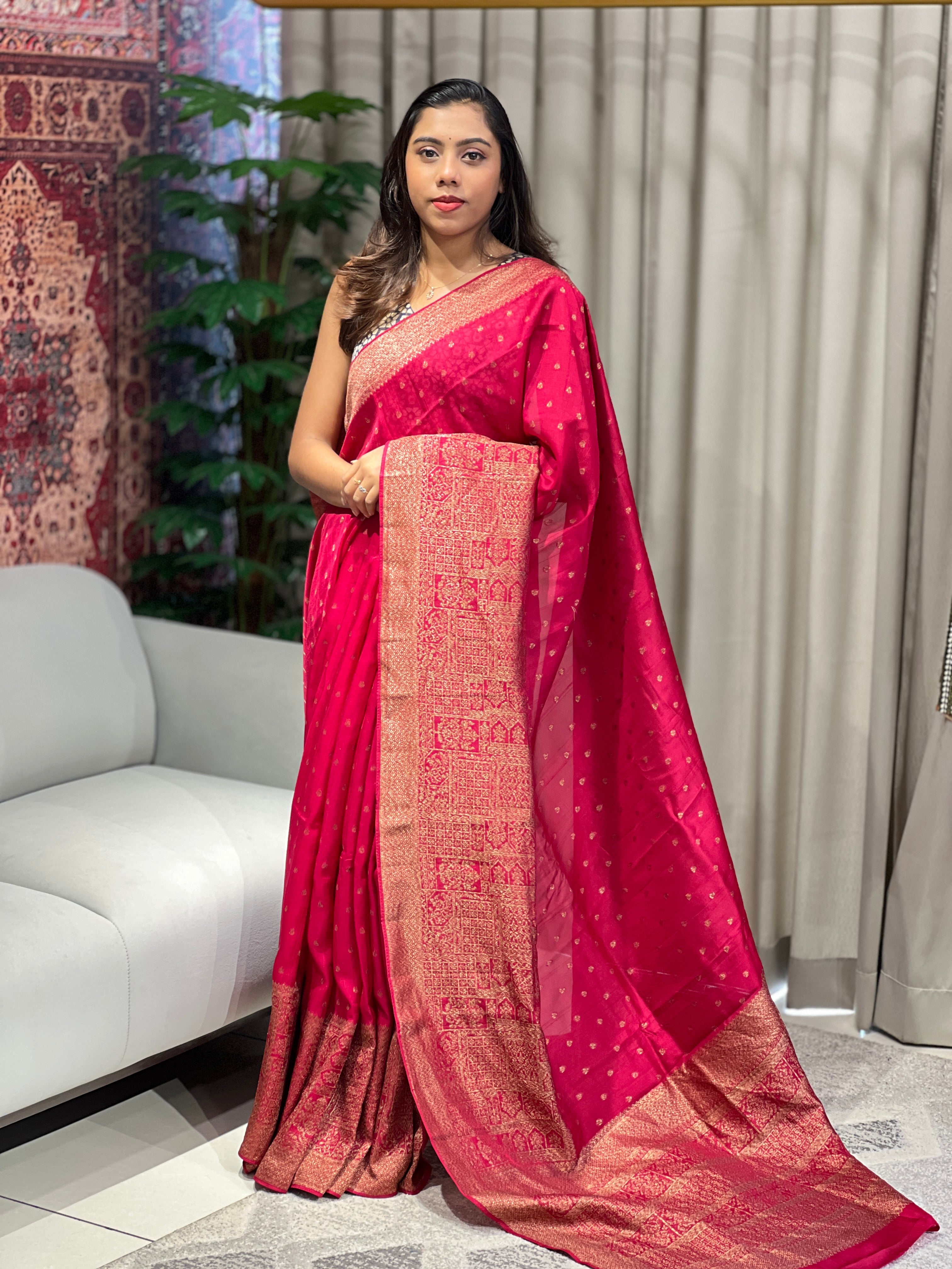Zari and Thread Woven Banarasi Saree | YNG802