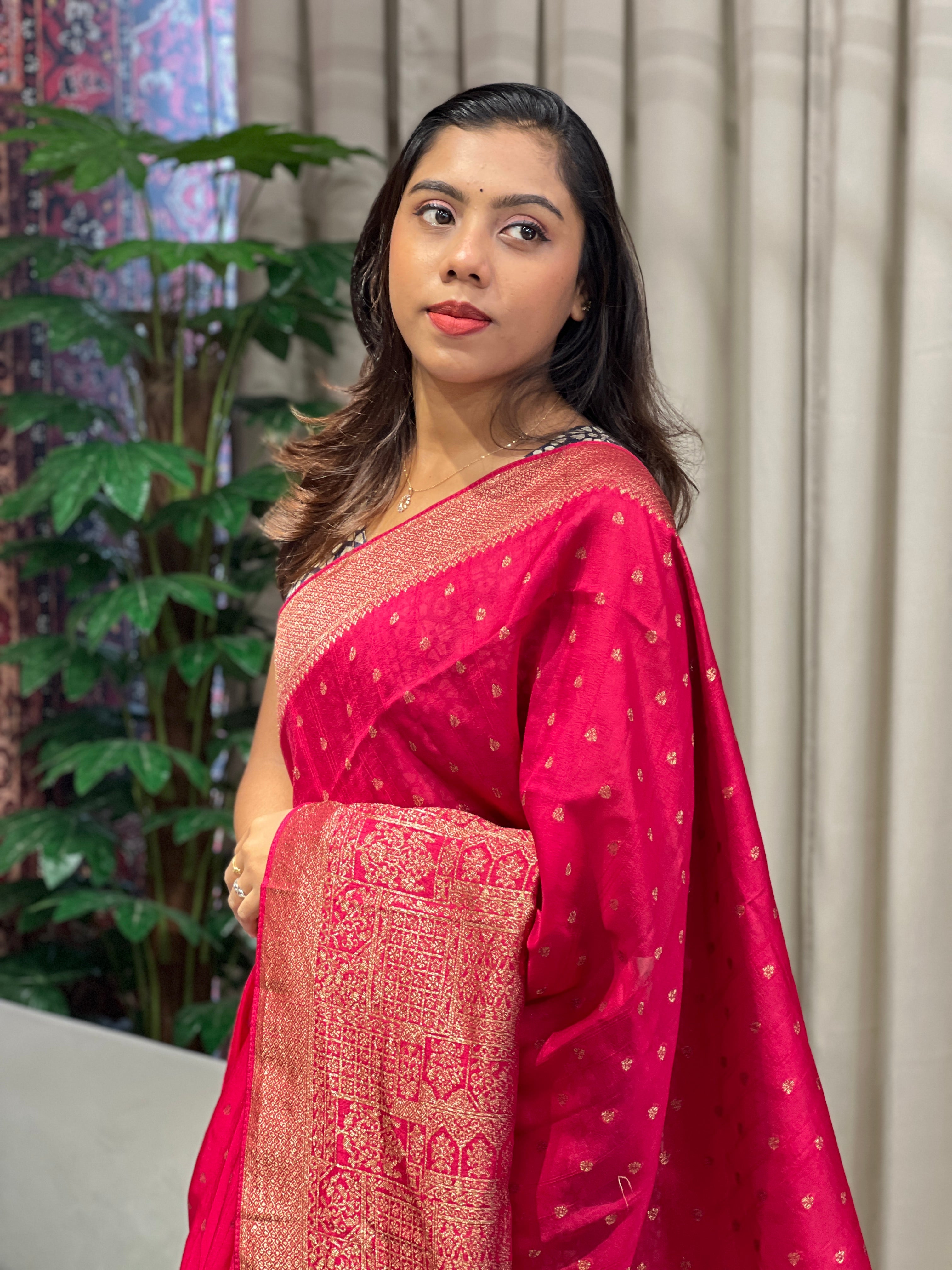 Zari and Thread Woven Banarasi Saree | YNG802