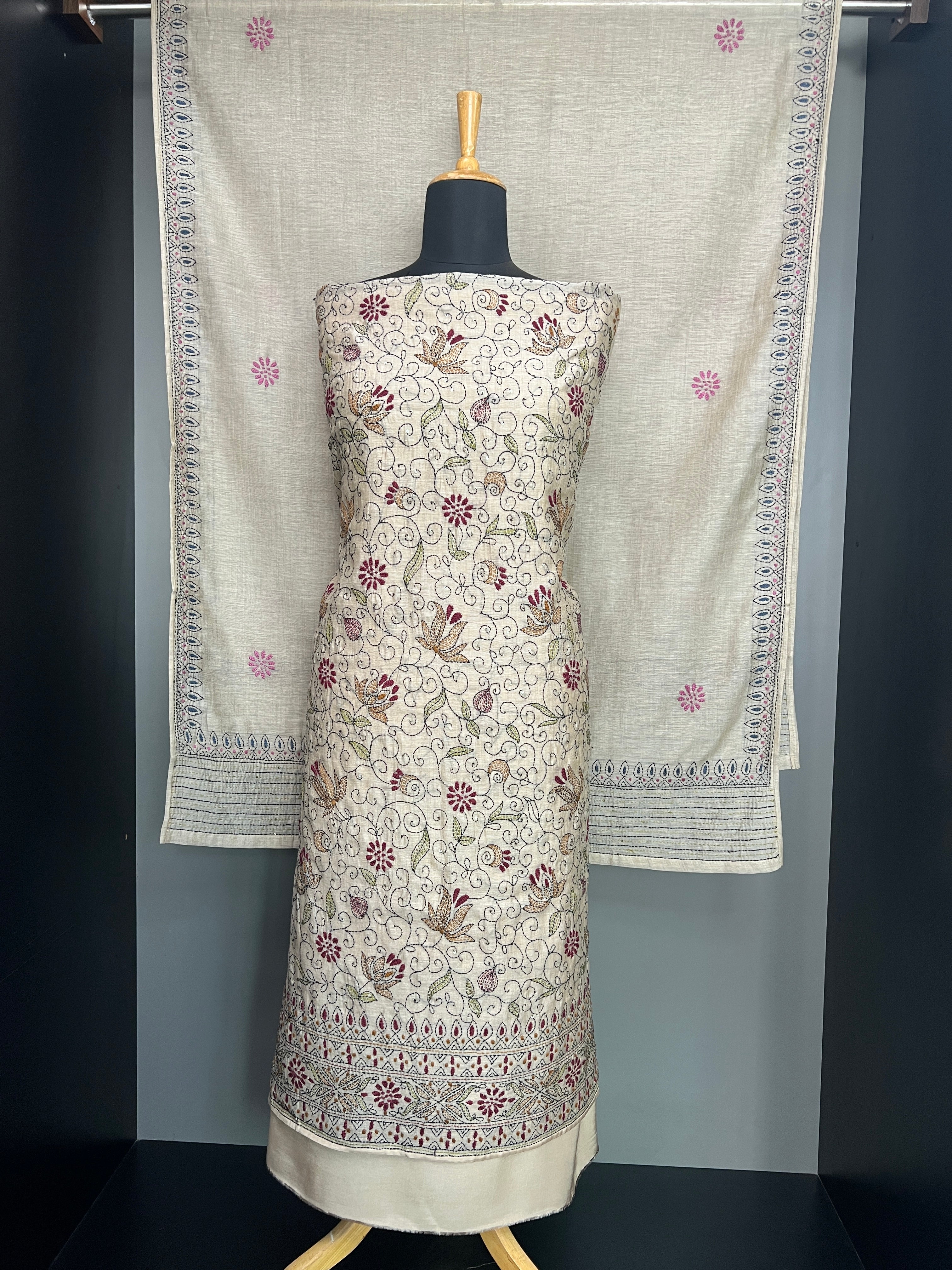 Floral Hand Embroidery Detailed Chanderi Salwar Set | LV509