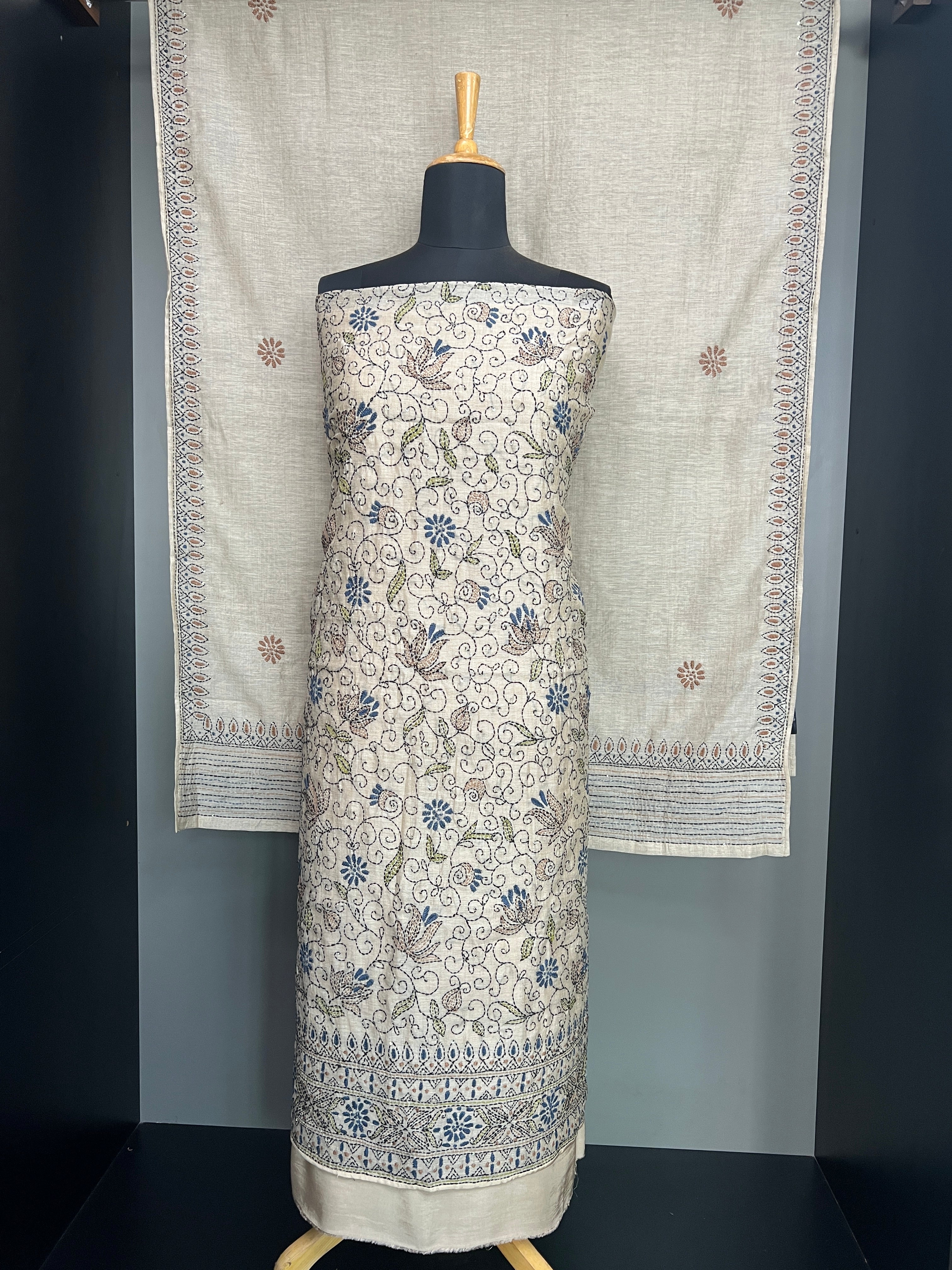 Floral Hand Embroidery Detailed Chanderi Salwar Set | LV508