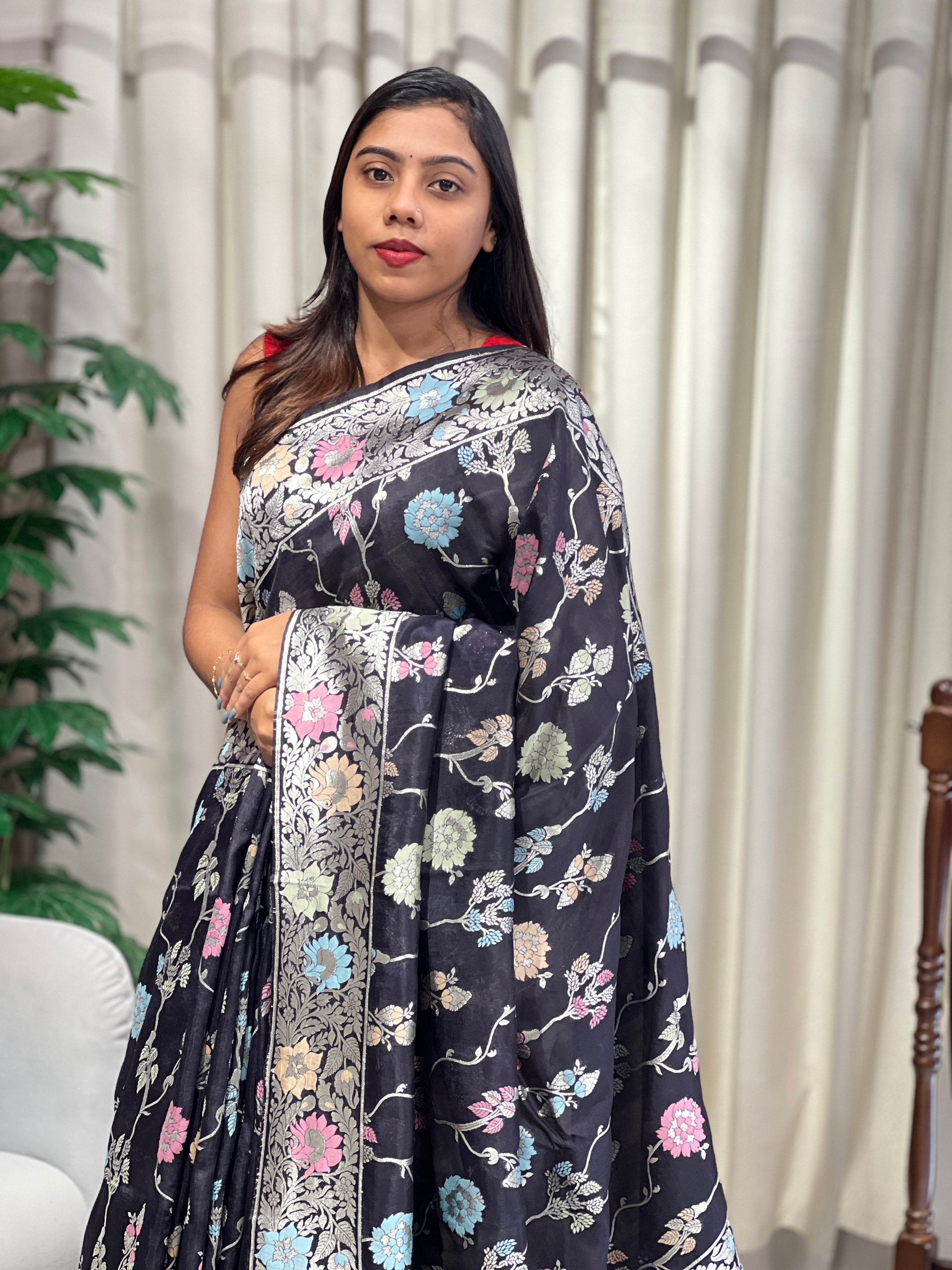 Zari And Thread Woven Banarasi Silk Saree | NN470