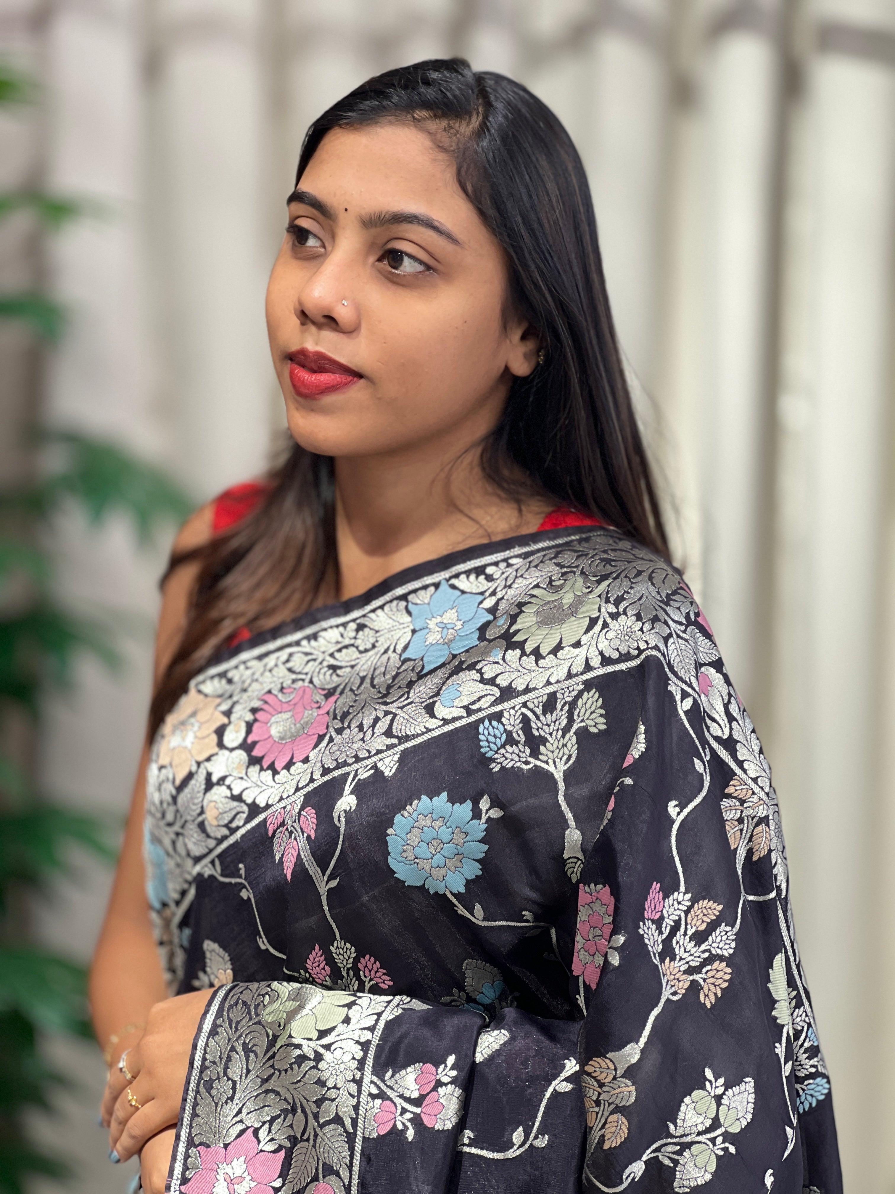 Zari And Thread Woven Banarasi Silk Saree | NN470