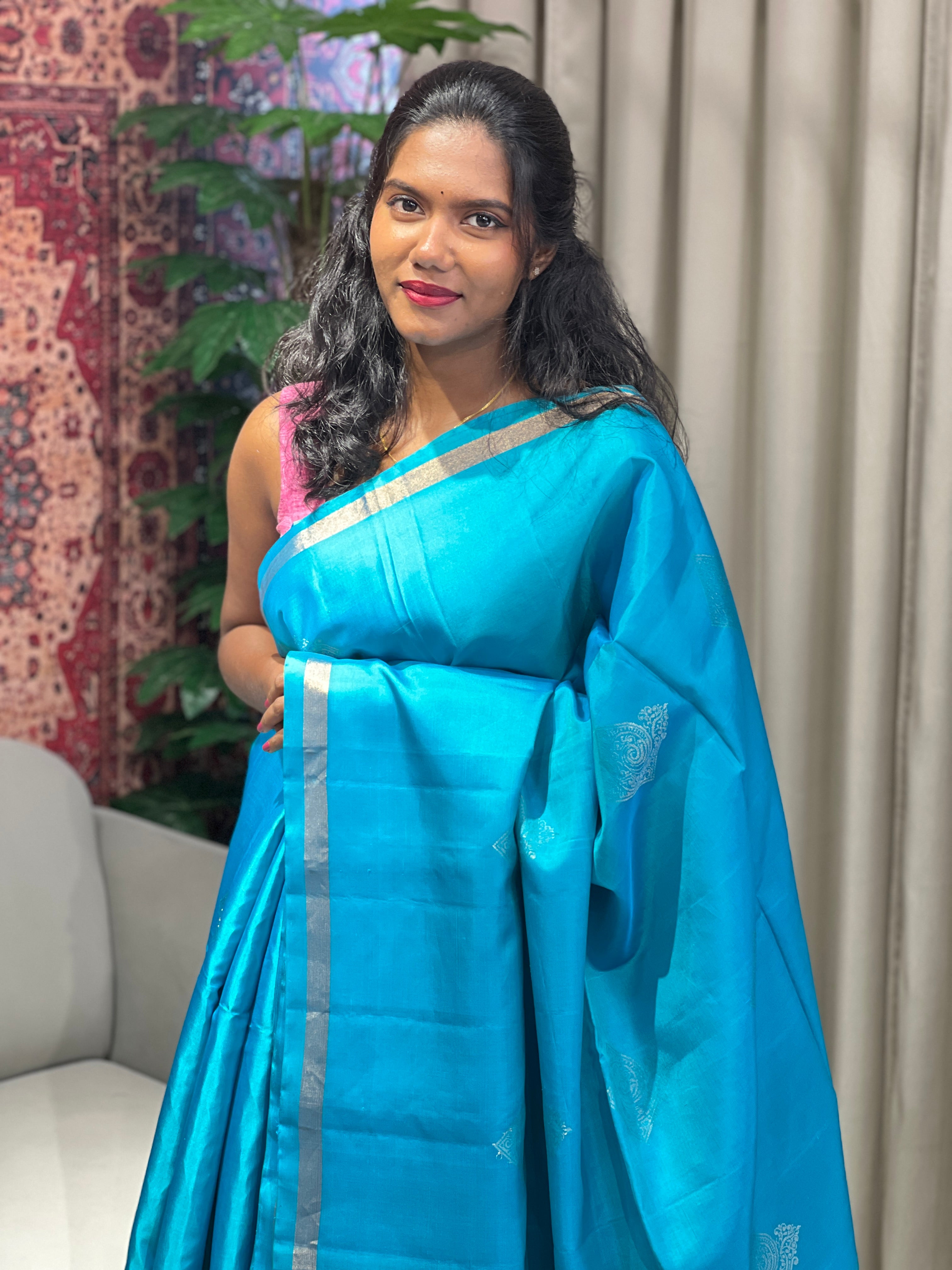 Zari Weaved Traditional Patterned Soft Silk Saree | KG103