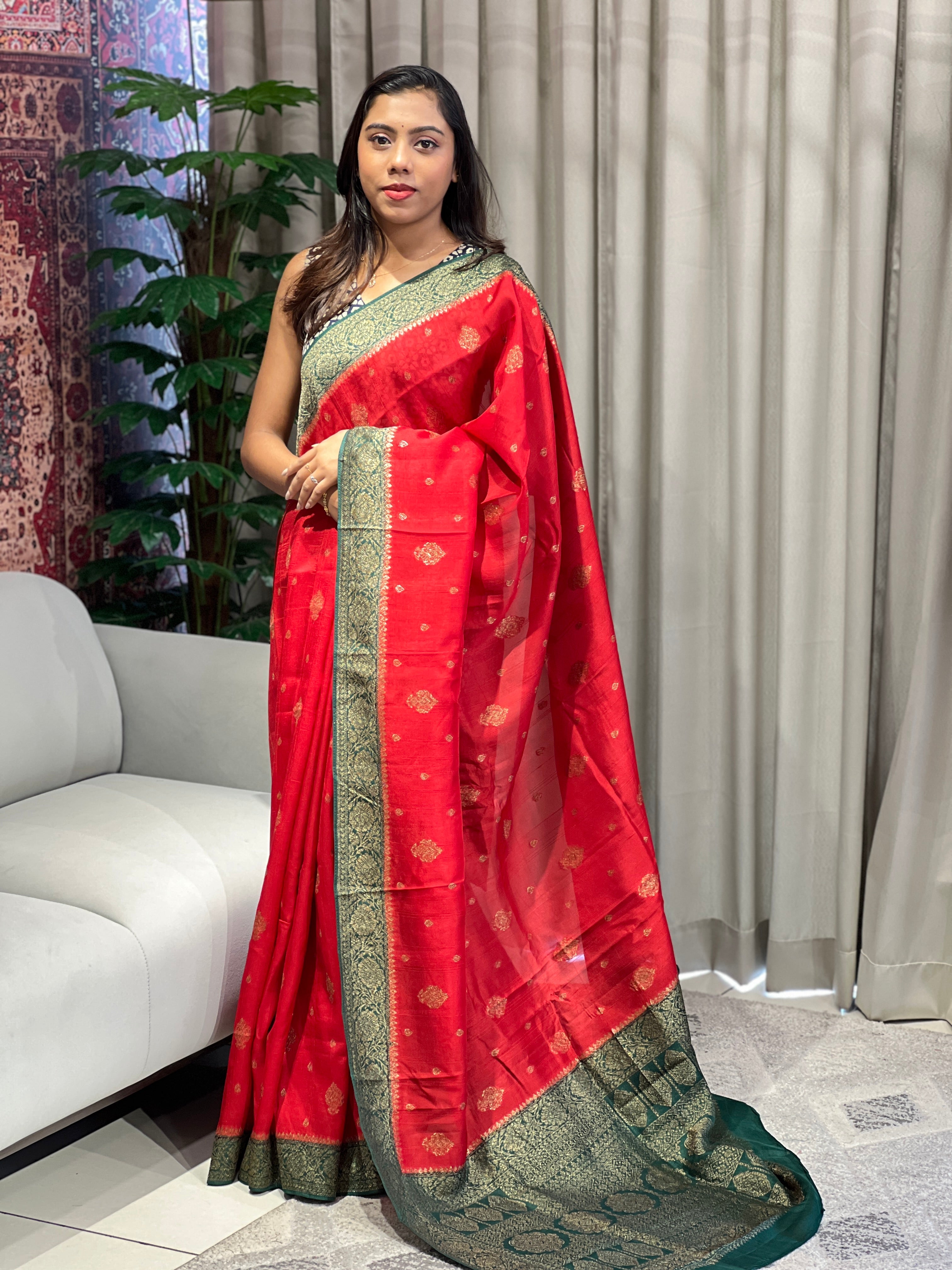 Zari And THread Woven Banarasi Silk Saree | YNG795