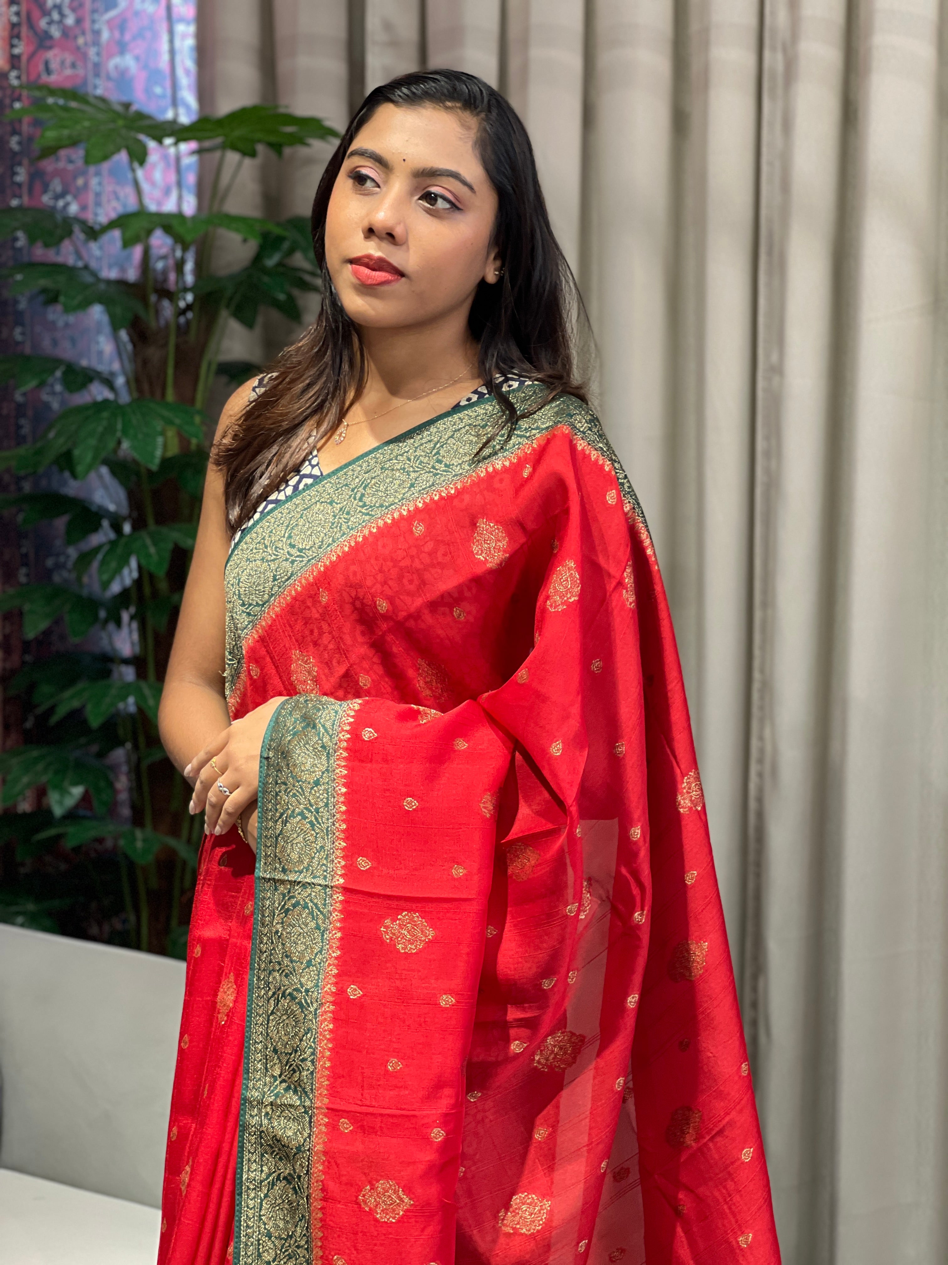 Zari And THread Woven Banarasi Silk Saree | YNG795