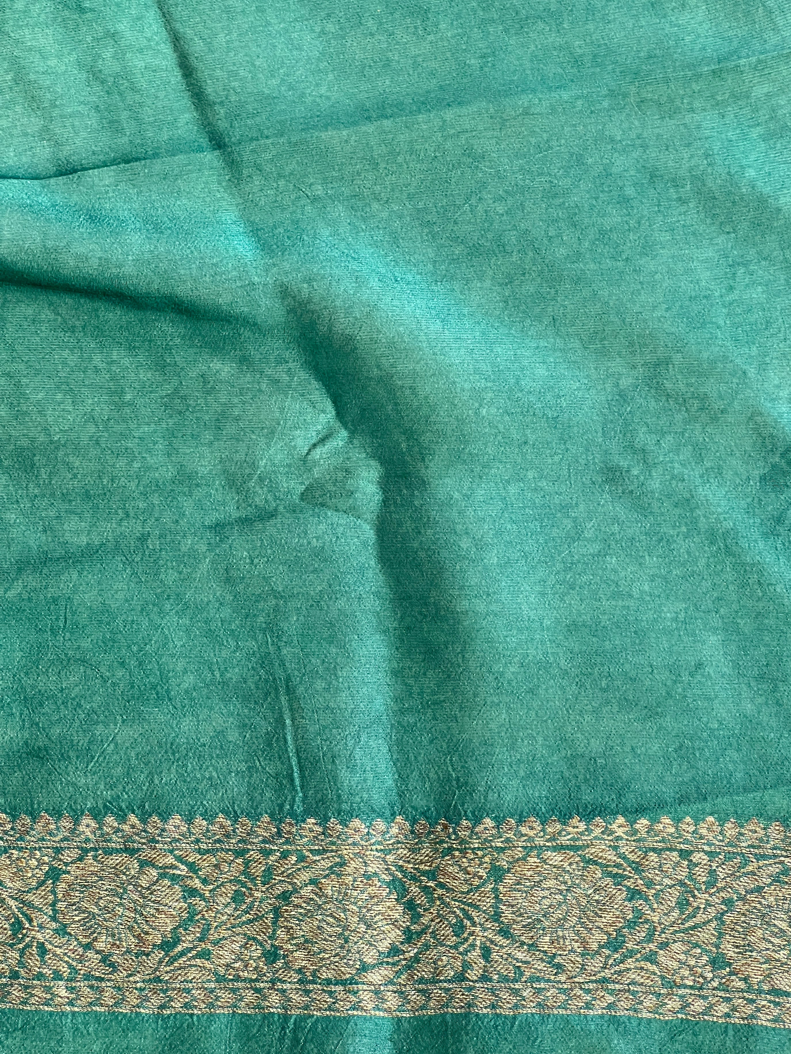 Zari And THread Woven Banarasi Silk Saree | YNG795