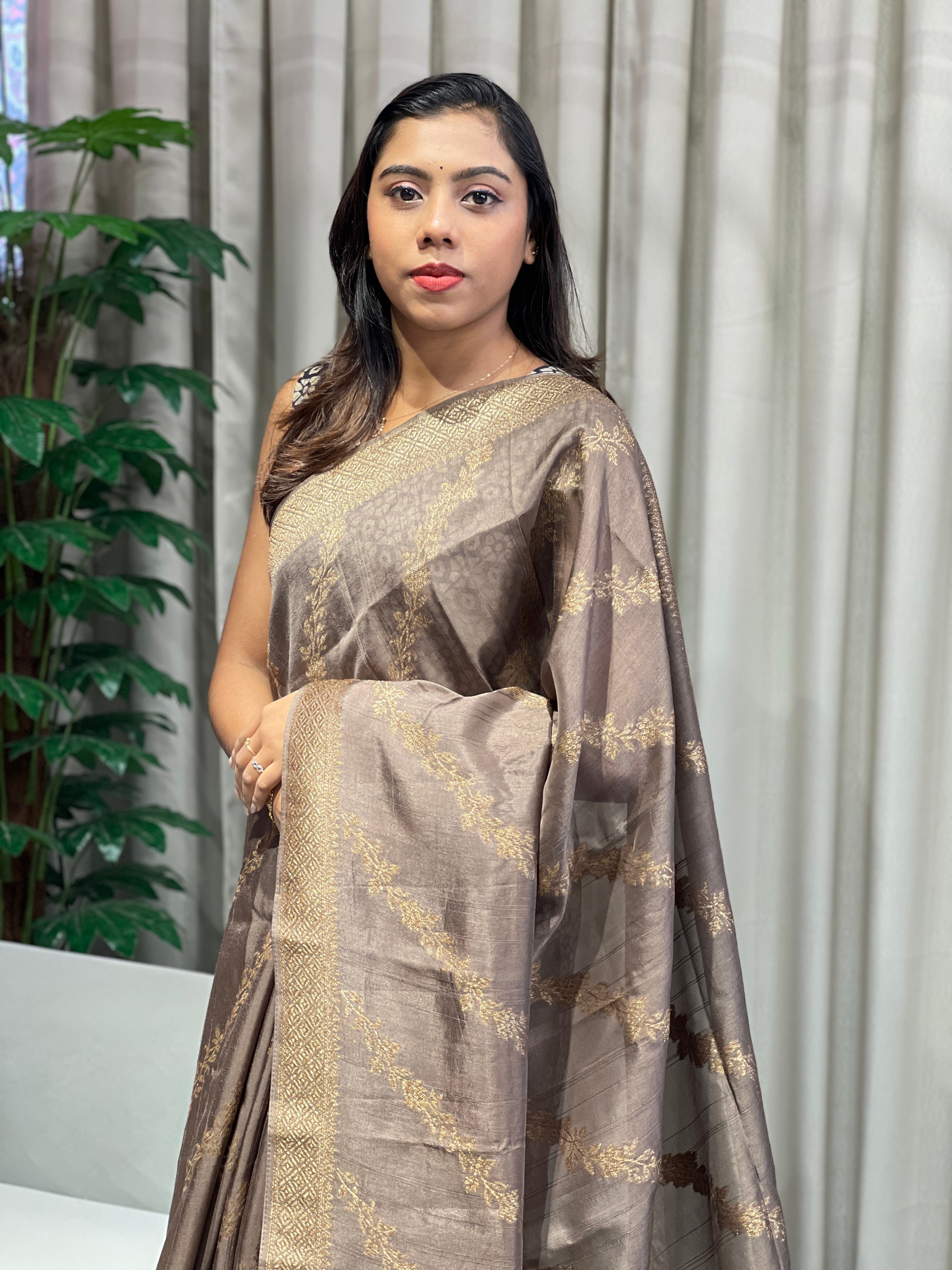 Zari And Thread Woven Banarasi Silk Saree | YNG803