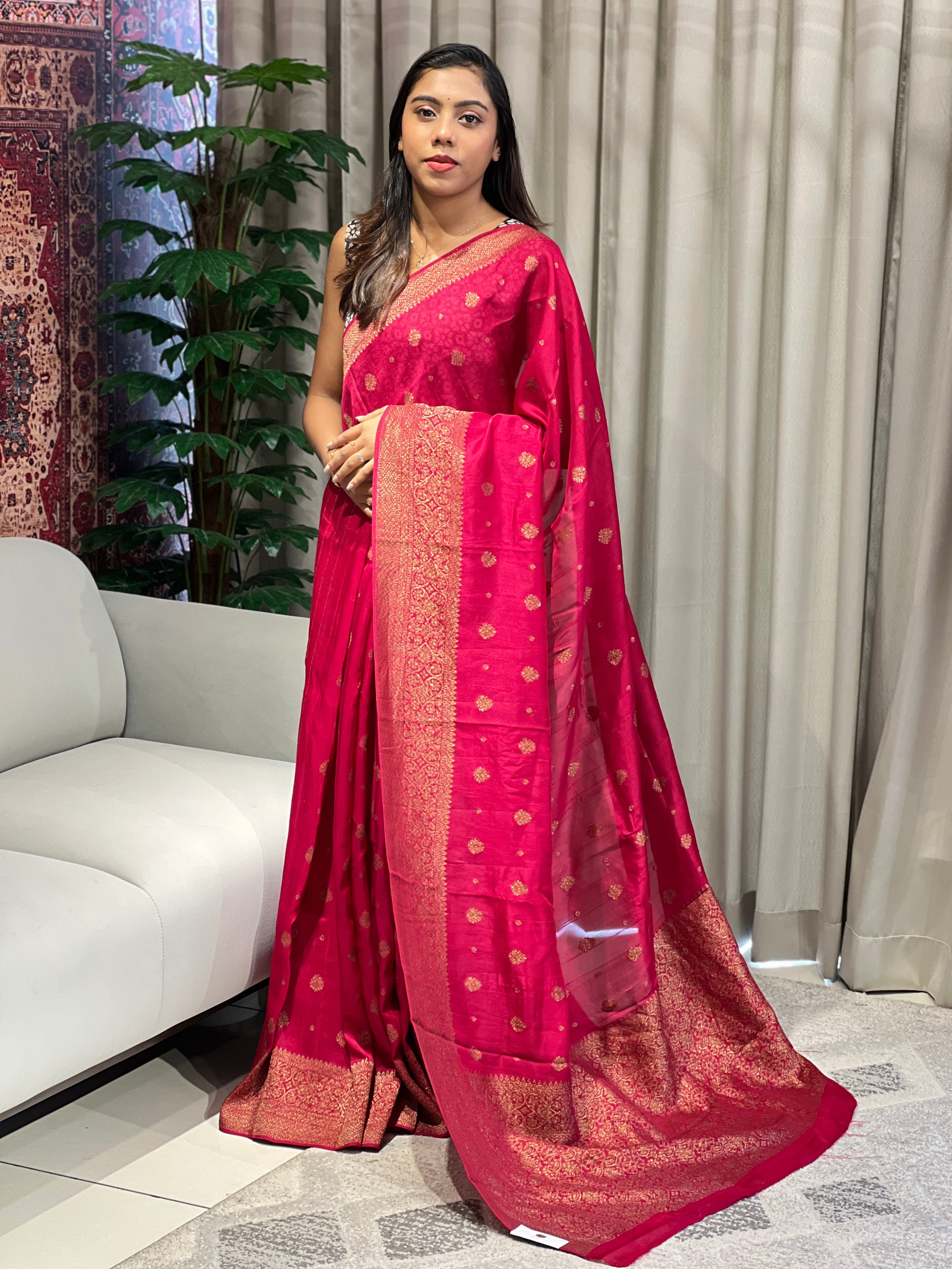 Zari And Thread Woven Banarasi Saree | YNG804