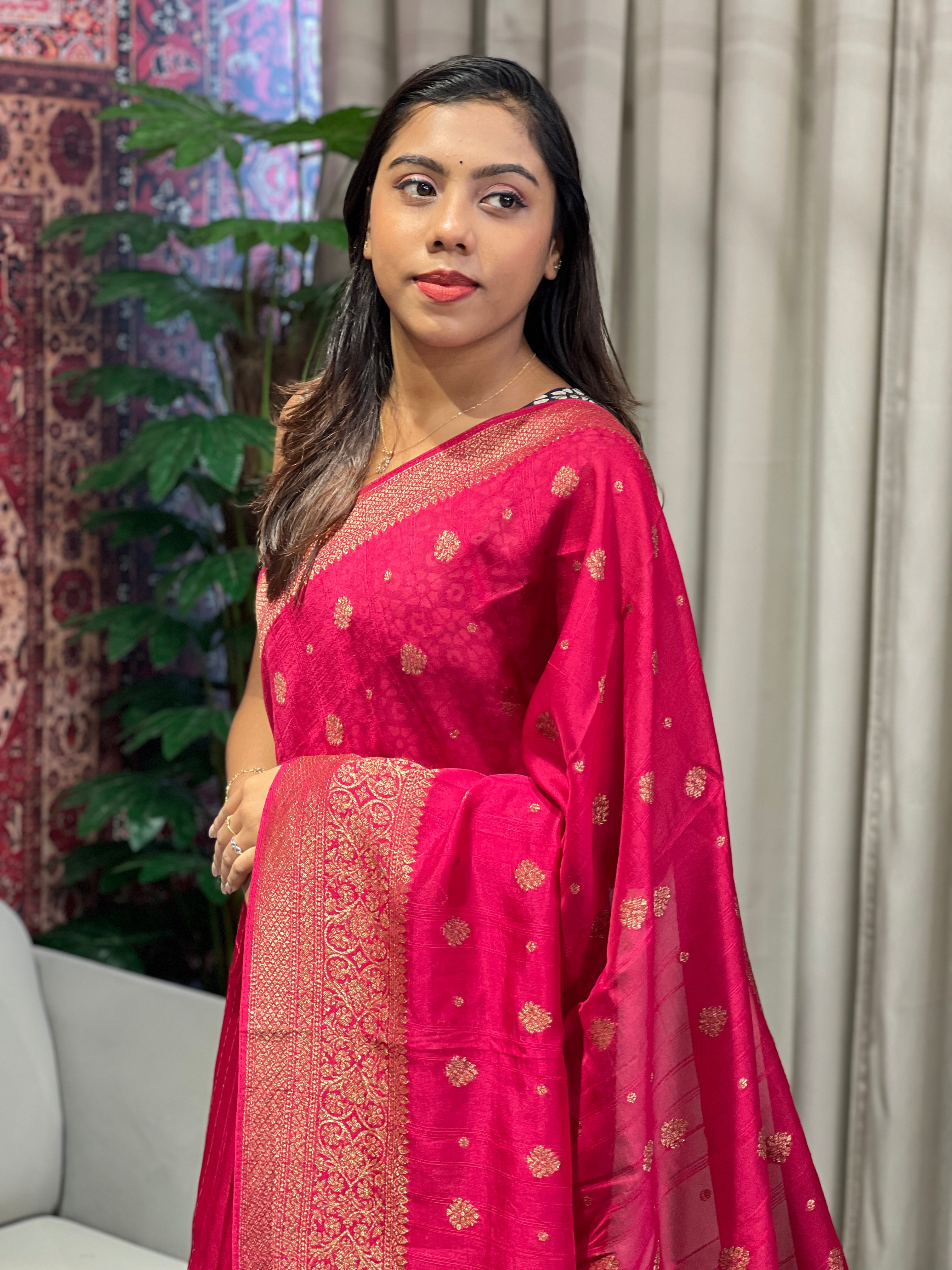 Zari And Thread Woven Banarasi Saree | YNG804