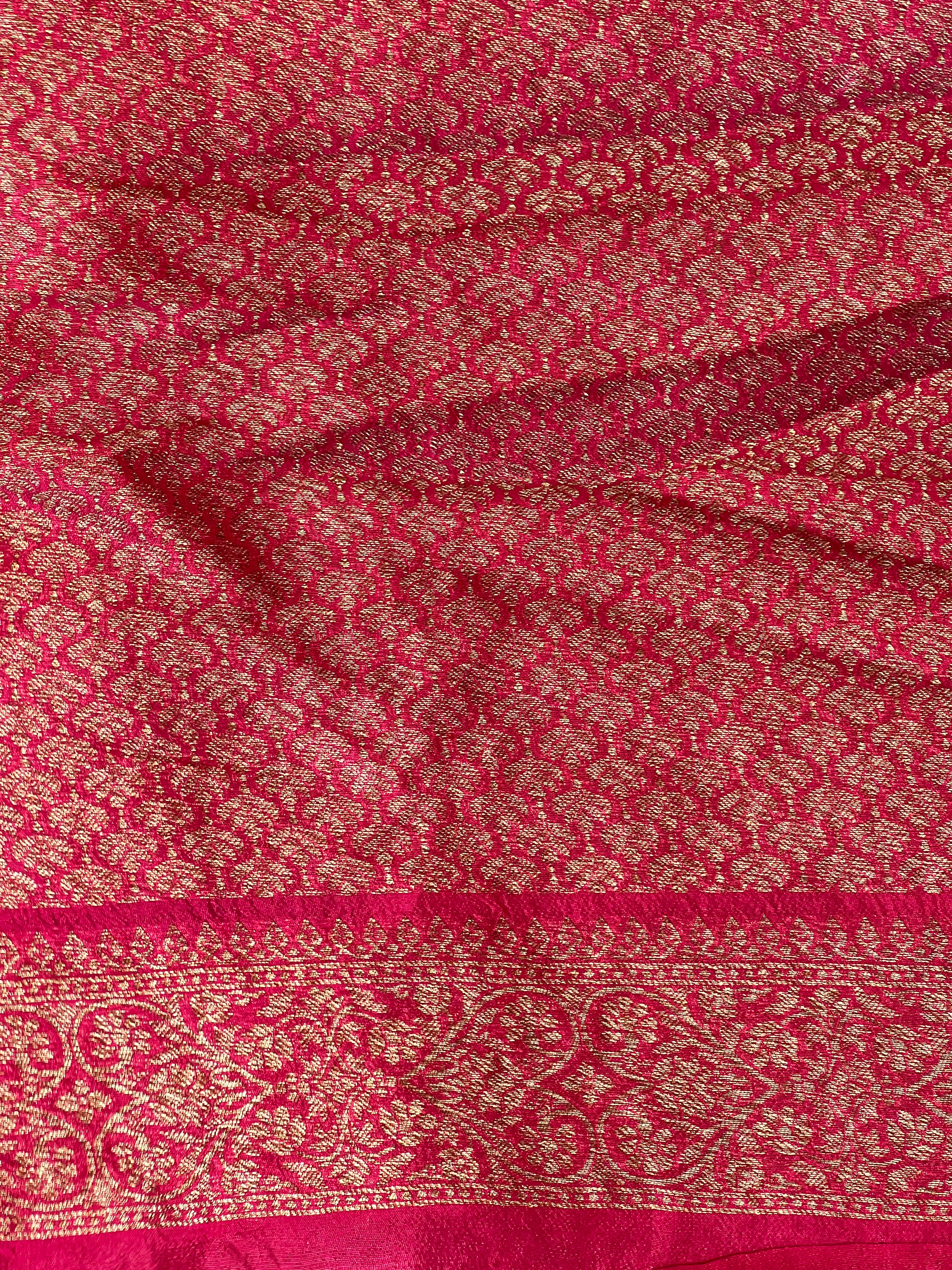Zari And Thread Woven Banarasi Saree | YNG804