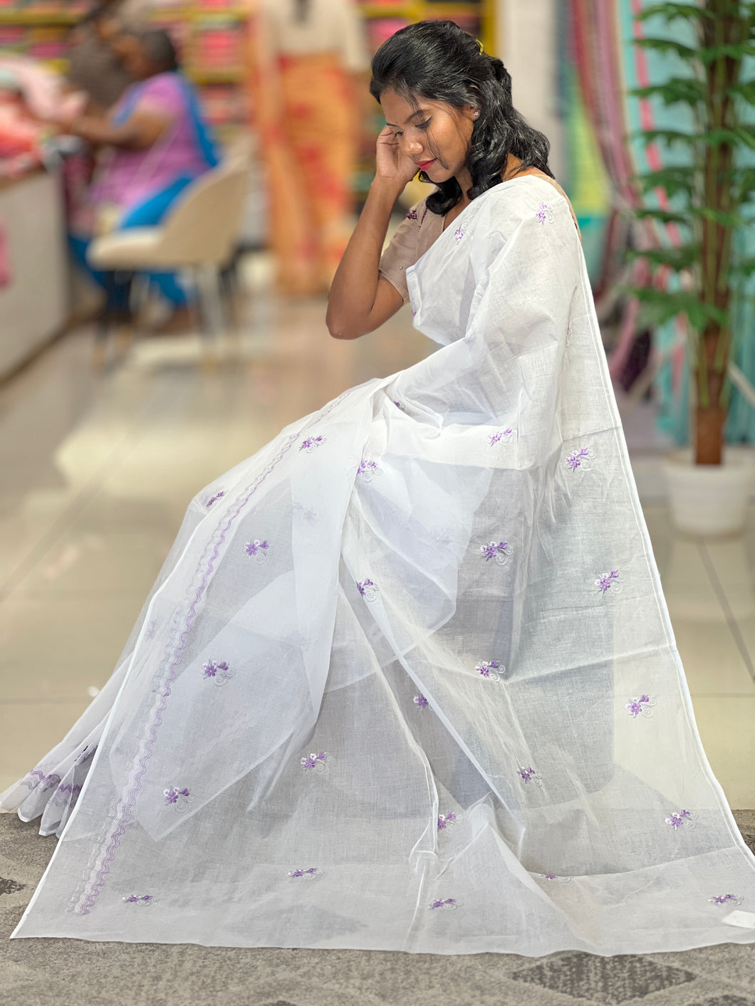 Floral Embroidery Detailed Organdy Saree | VDA130