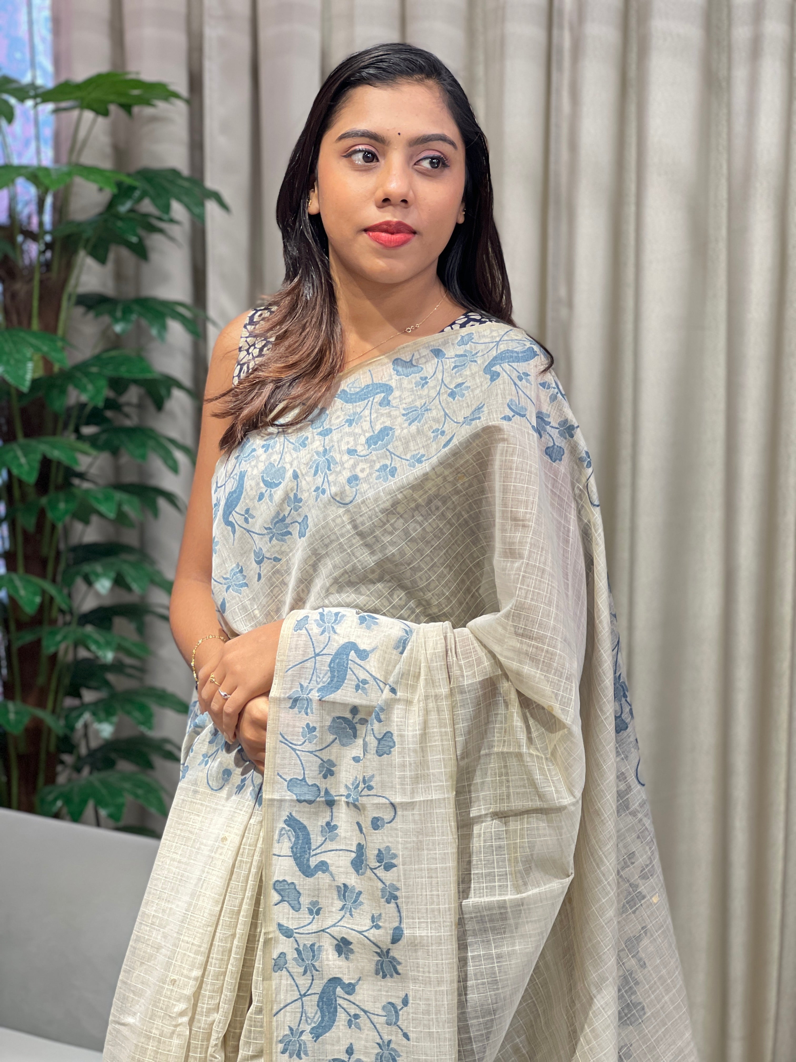 Floral And Bird Patterned Jamdani Saree | YNG850