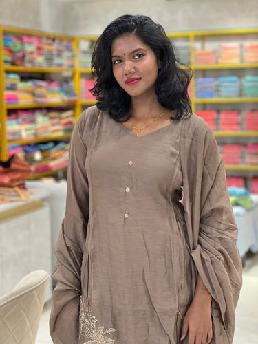 Embroidery Detailing Chanderi Kurta Set | KIA112