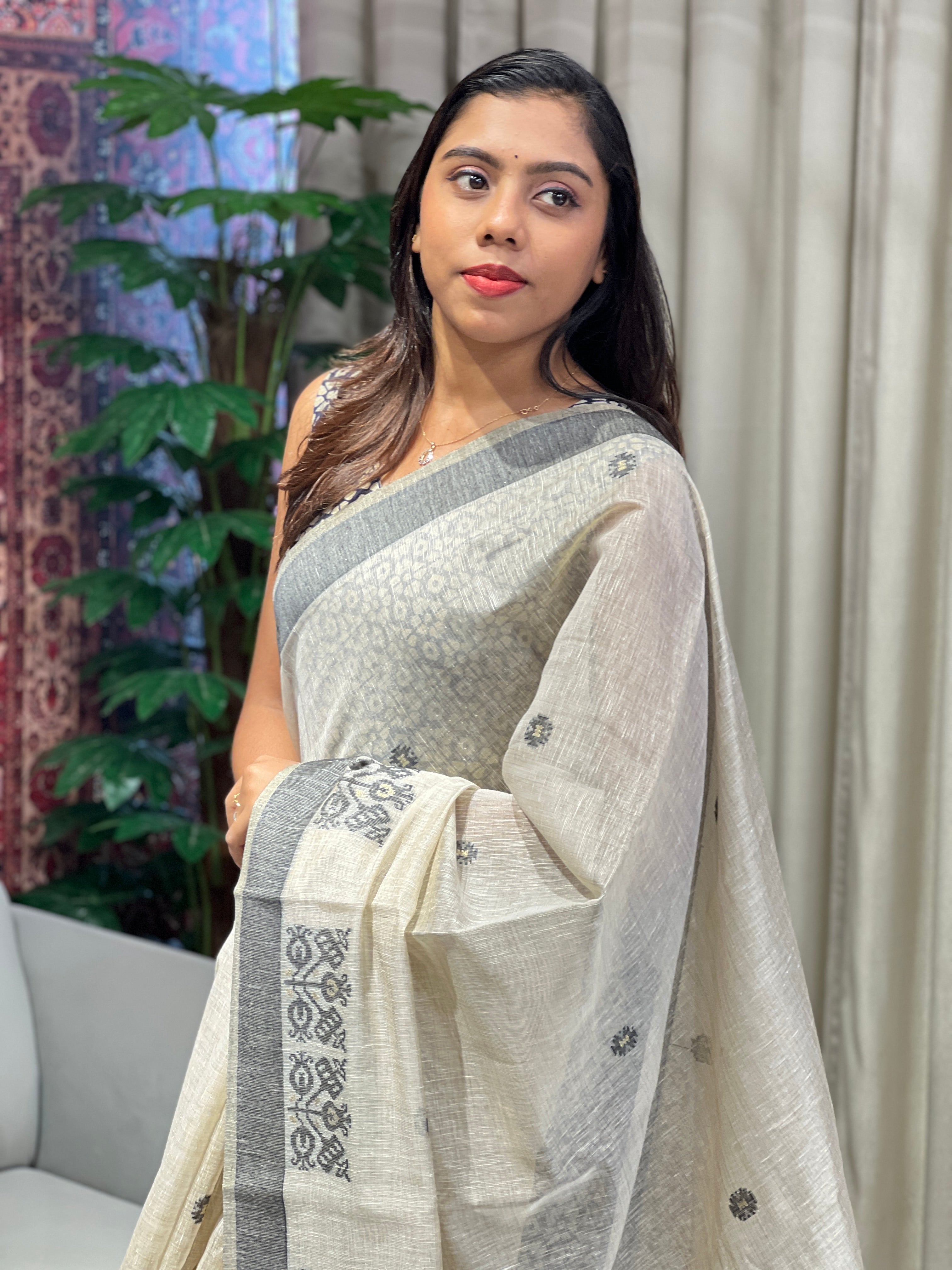 Peacock and Floral Designed Jamdani Saree | YNG857