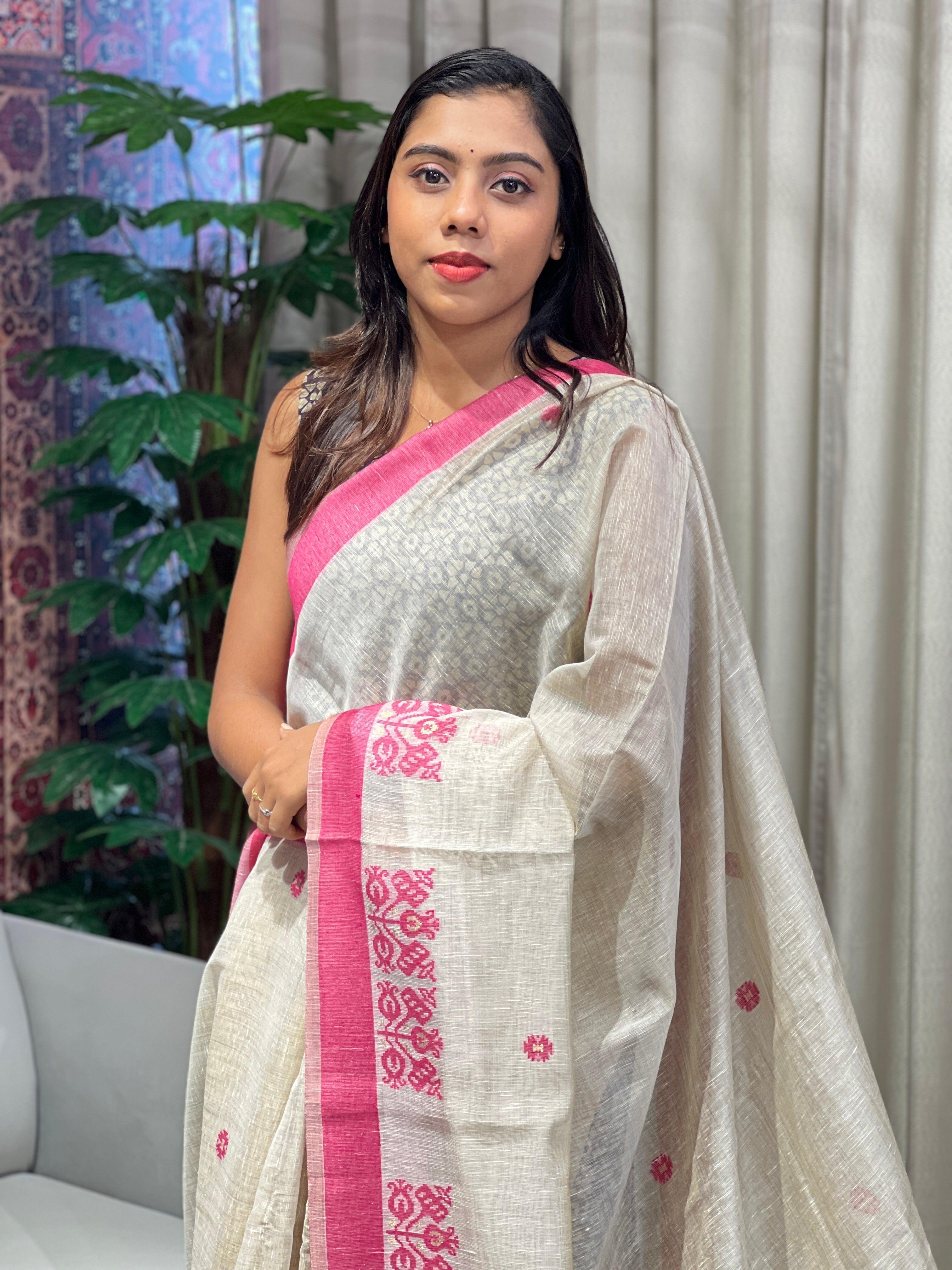 Peacock and Floral Designed Jamdani Saree | YNG854