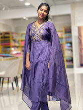 Hand Embroidery Detailed Chanderi Finish Kurta Set | KIA115