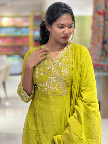 Hand Embroidery Detailed Chanderi Finish Kurta Set | KIA116
