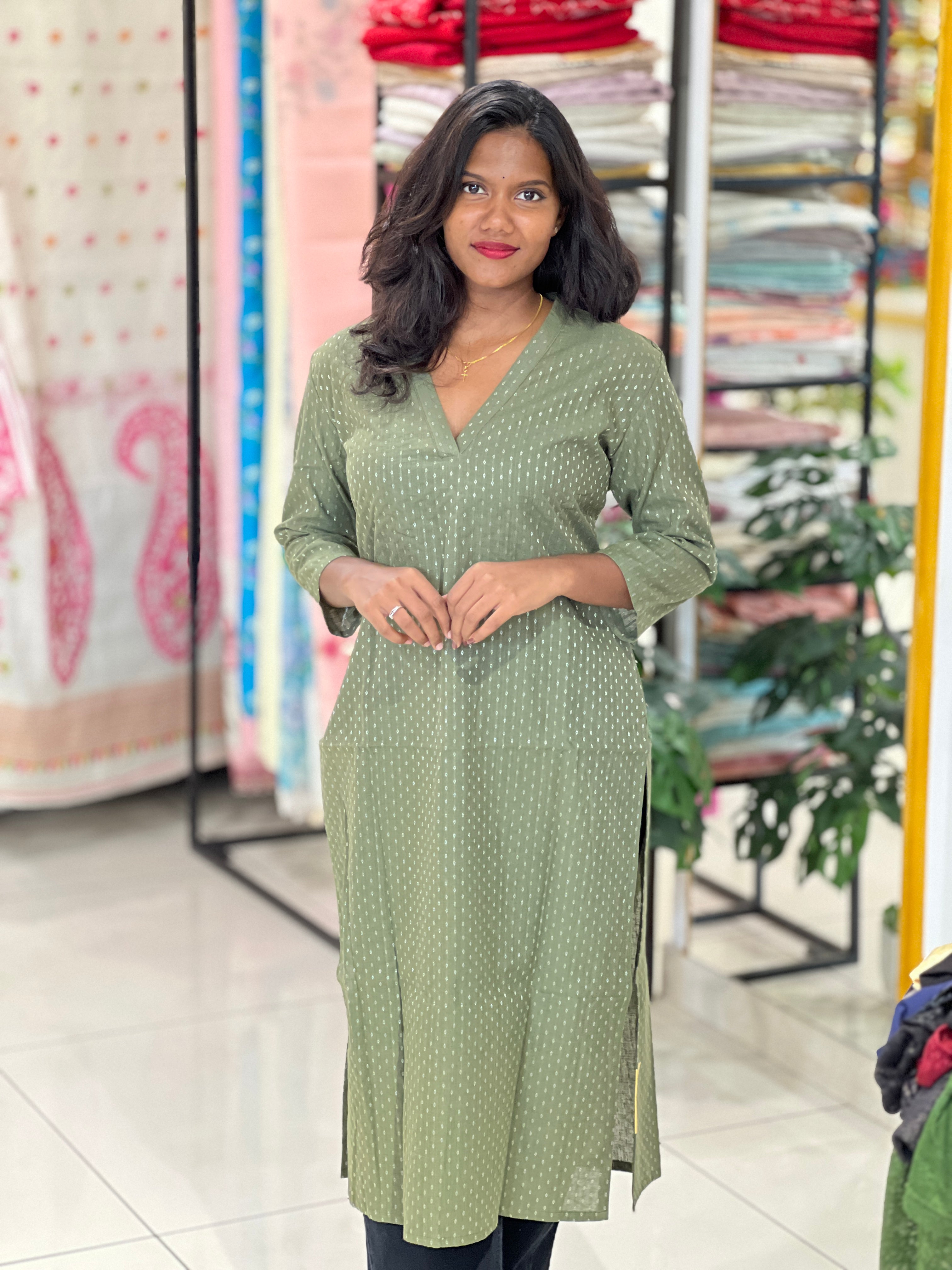Zari Buta Detailed Chanderi Kurta | DNT1179
