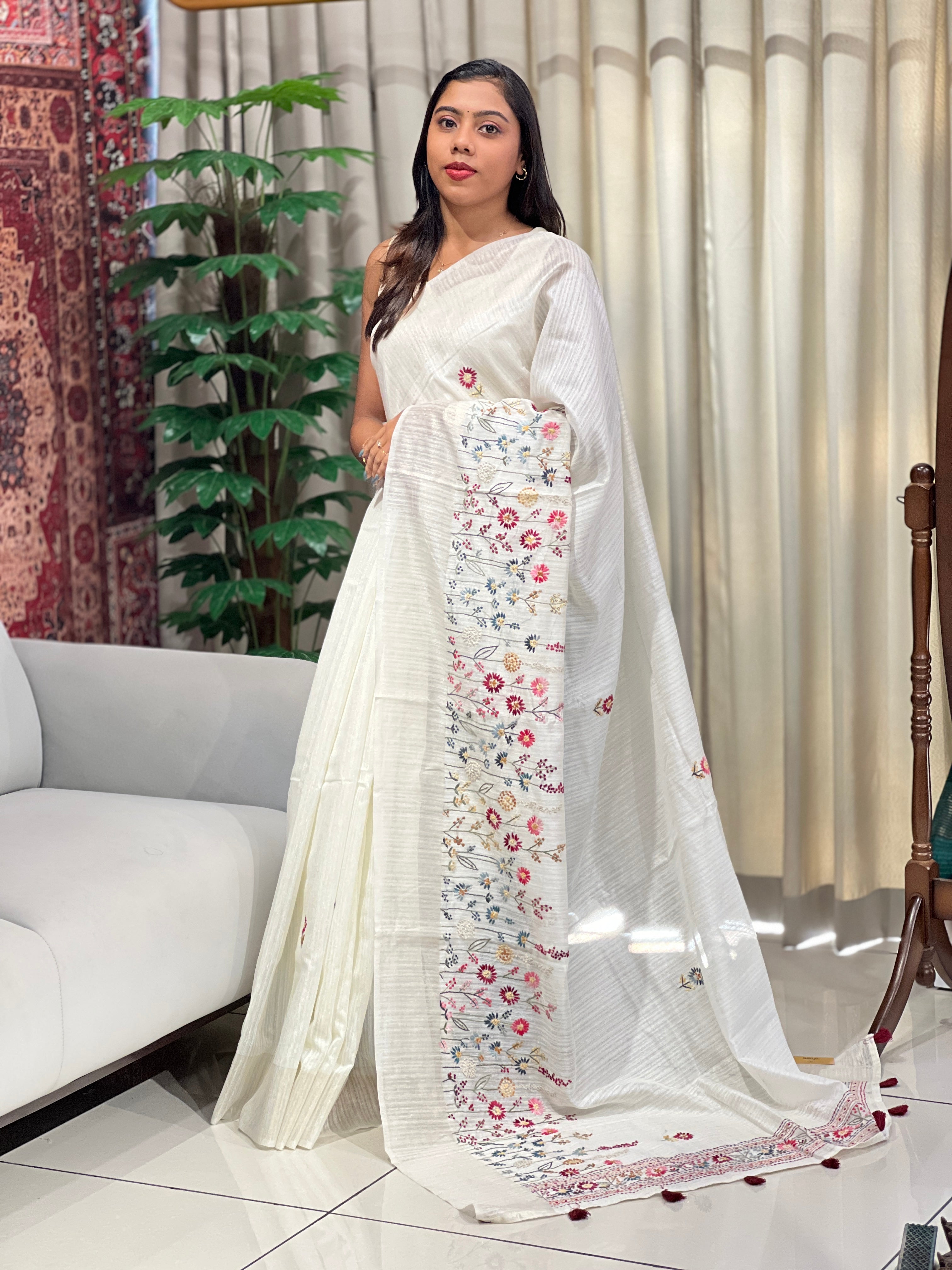 Floral Hand Embroidery Detailed Green Silk Saree | BLD2117