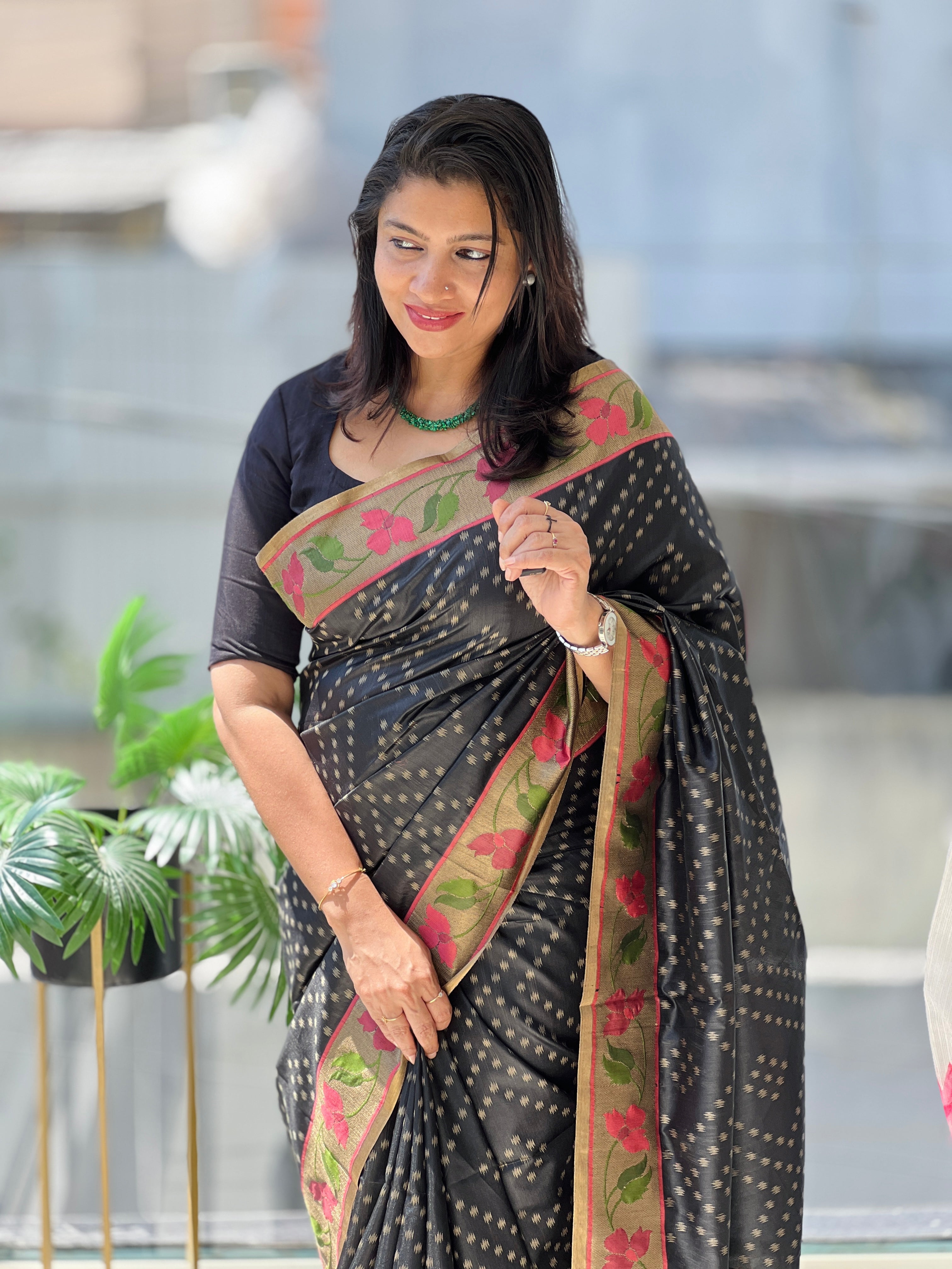 Antique Zari & Floral Weaved Semi Silk Saree | SSN362