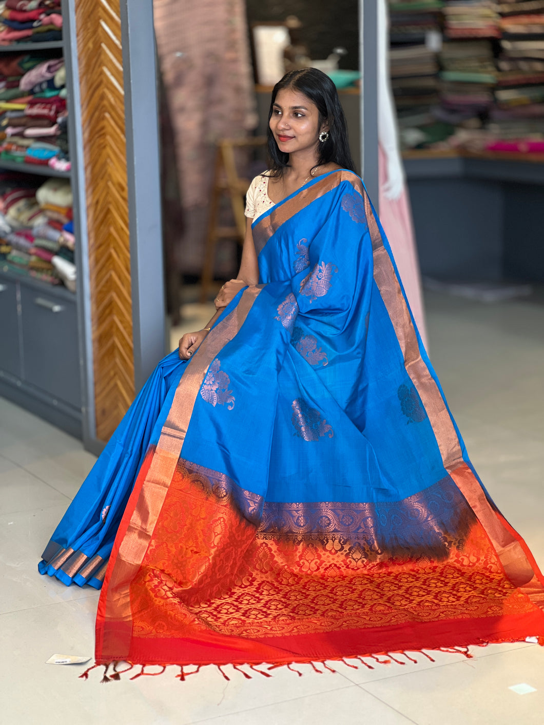 Floral Buta Weaved Soft Silk Saree | AHR184