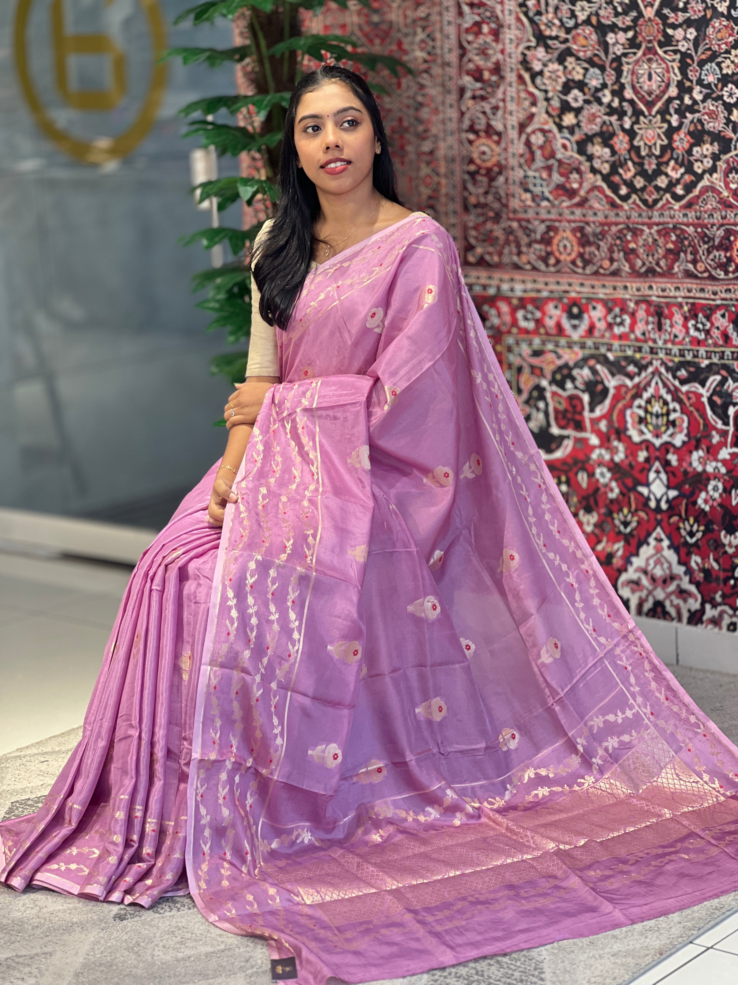 Zari & Thread Woven Floral Patterned Banarasi Silk Saree | NN313