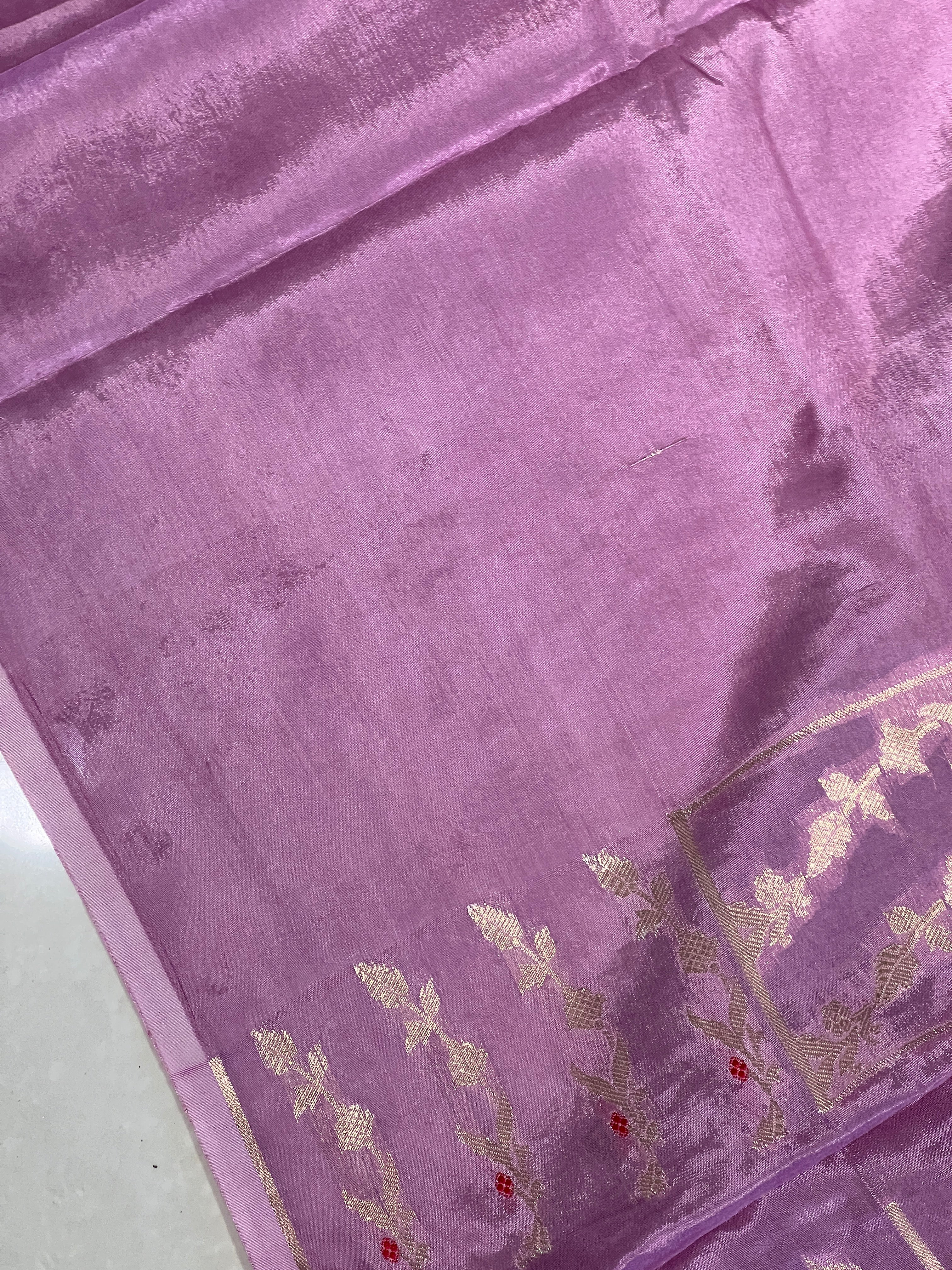 Zari & Thread Woven Floral Patterned Banarasi Silk Saree | NN313