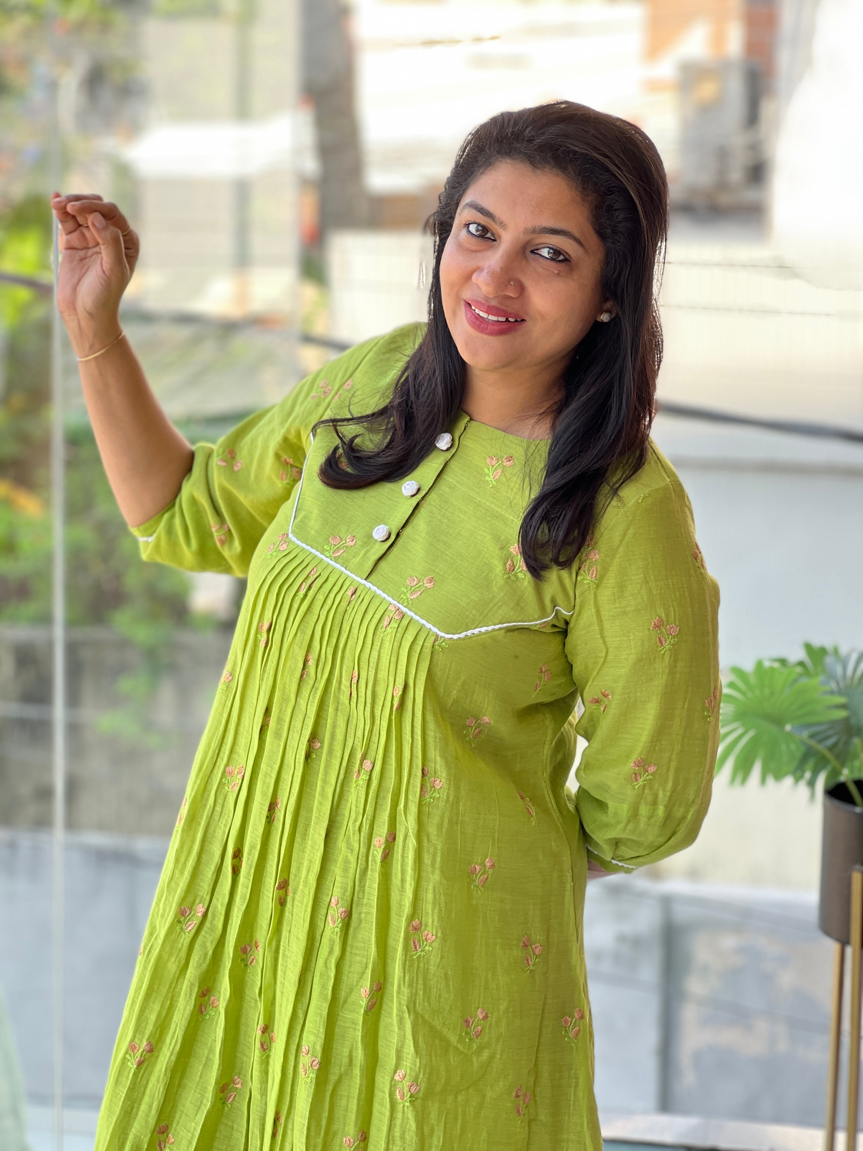 Floral Embroidery Detailed Mul Chanderi Kurta Set | DN786