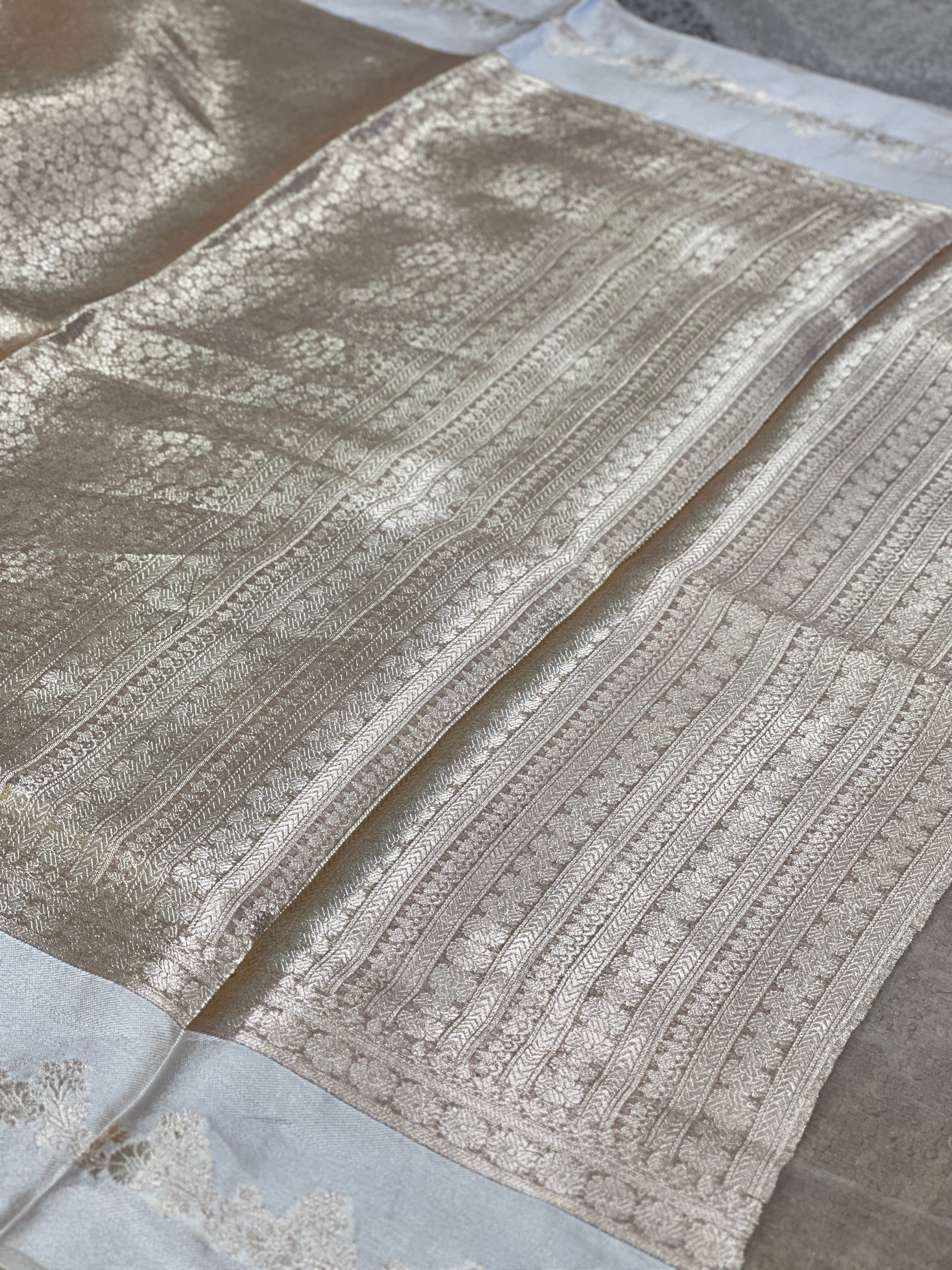 Embroidered Woven Pure Organza Saree | KMM152
