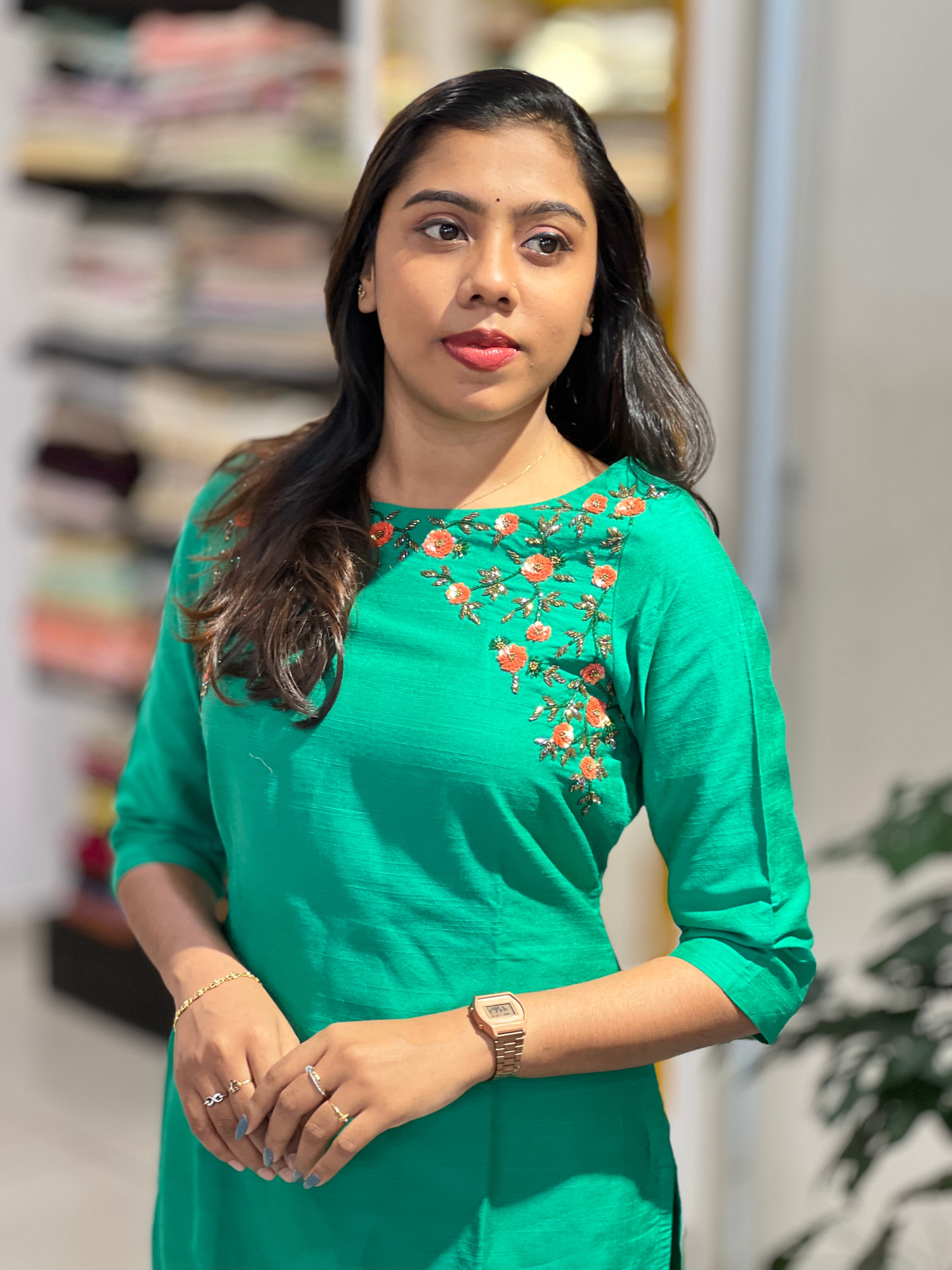 Floral Embroidery Detailed Cotton Kurta | DNT104