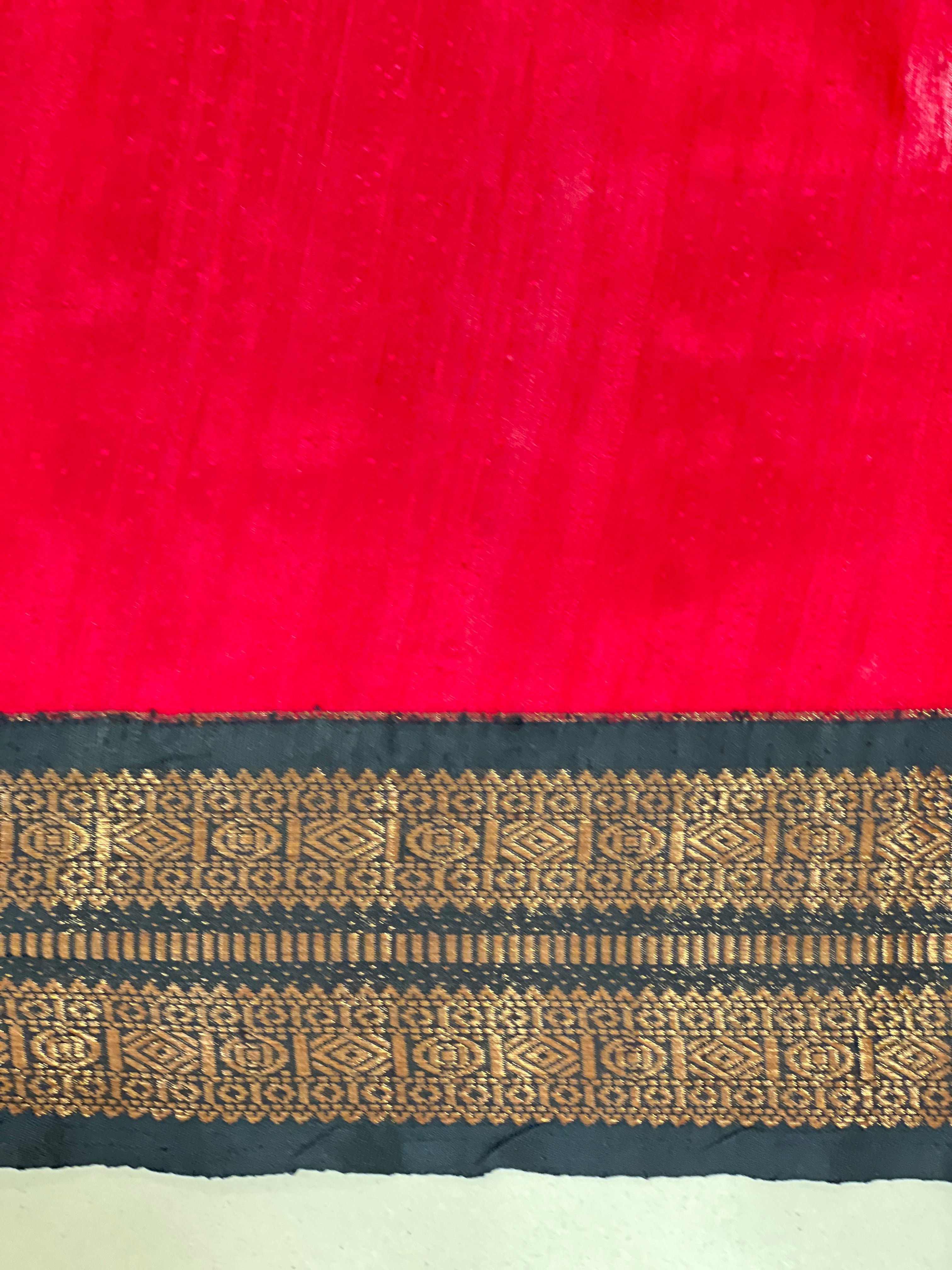 Solid Patterned Zari Border Cotton Saree | YNG1639