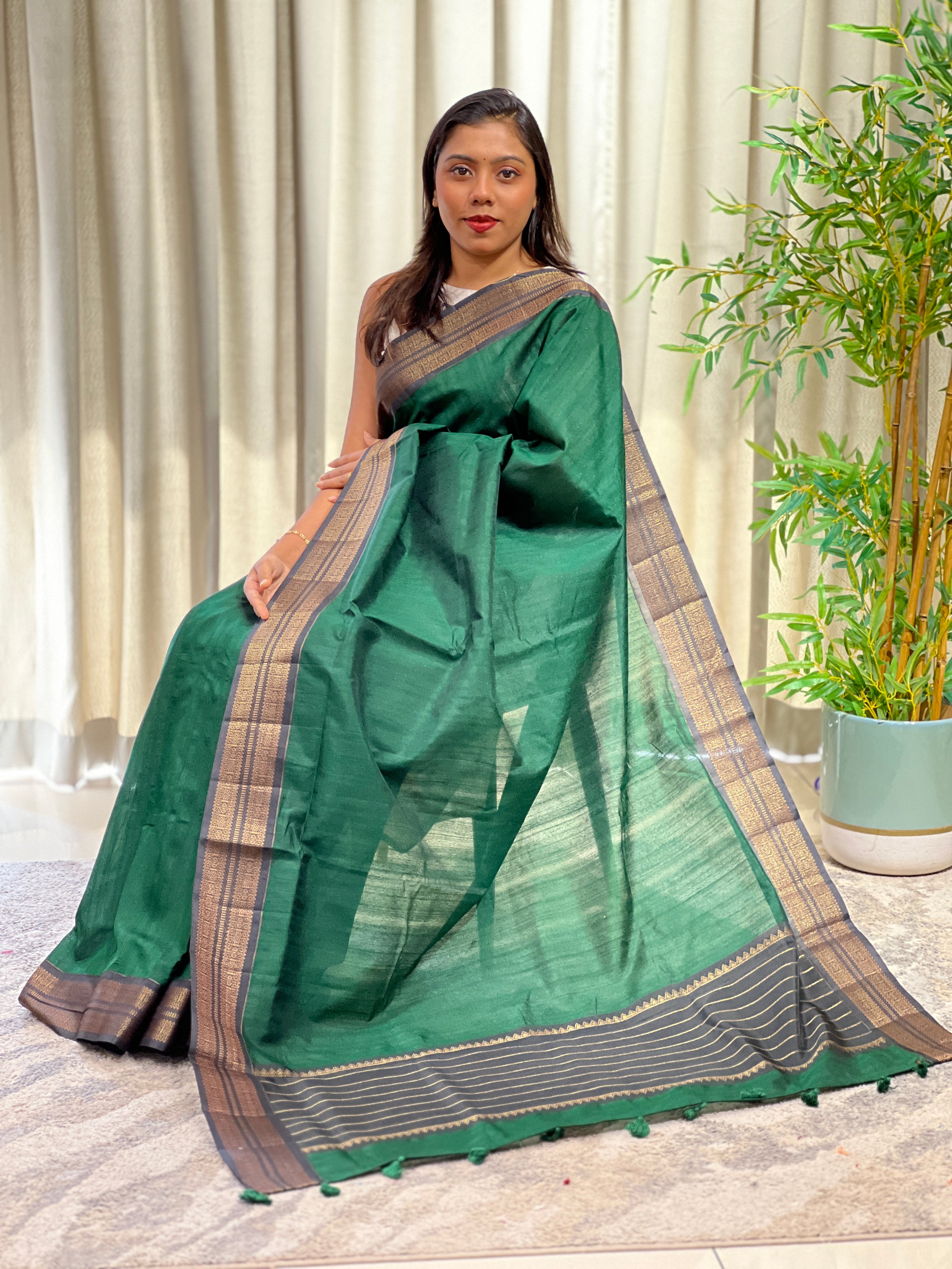 Solid Patterned Zari Border Cotton Saree | YNG1640
