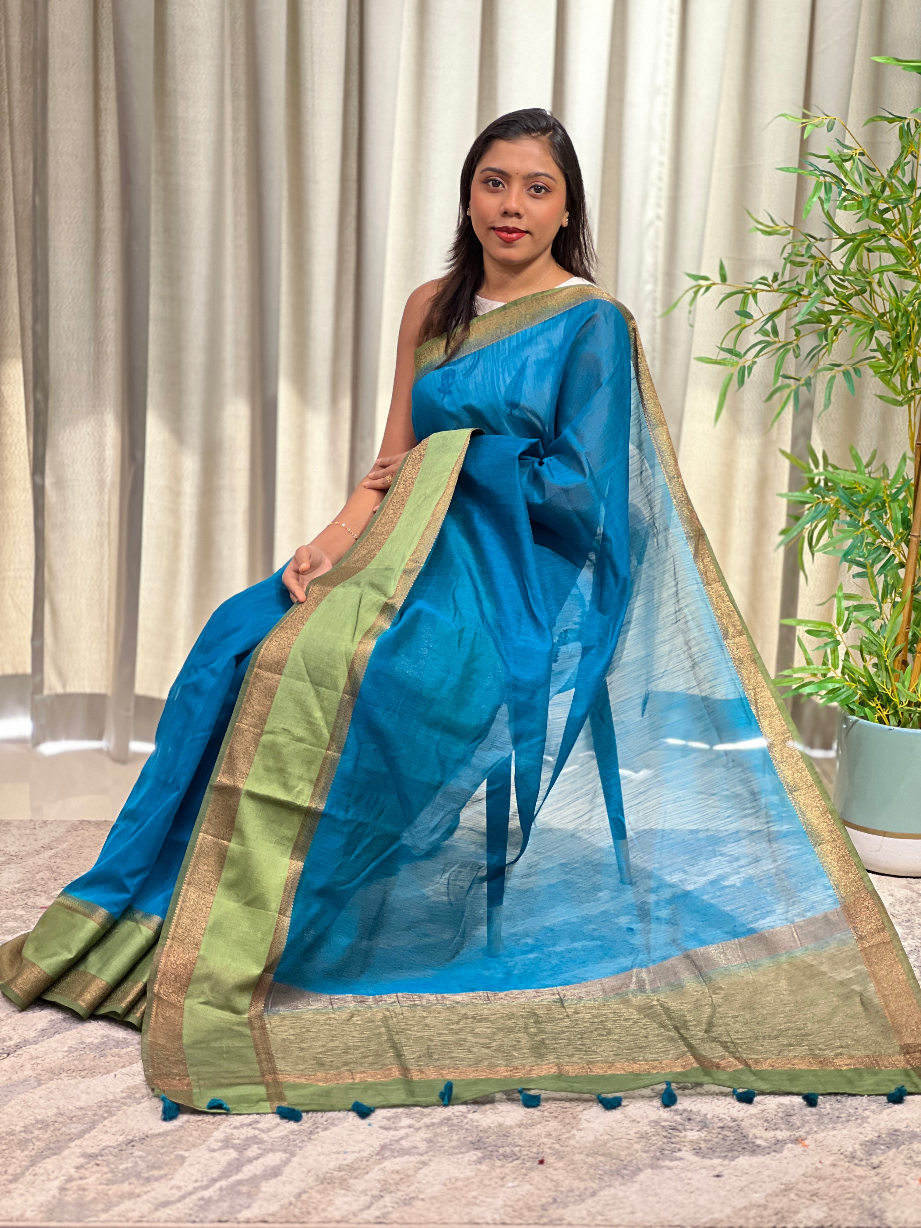 Solid Patterned Zari Border Cotton Saree | YNG1647