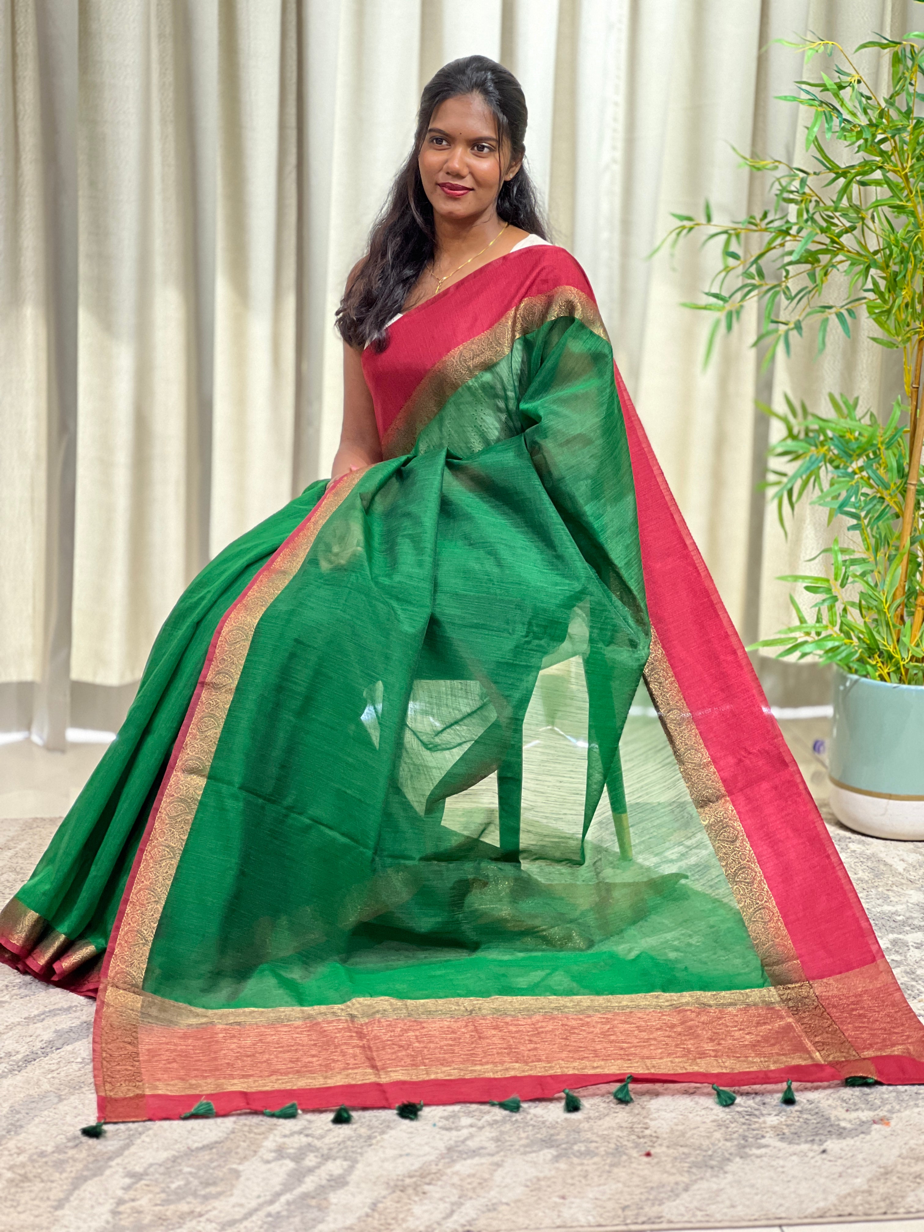 Solid Patterned Zari Border Cotton Saree | YNG1648