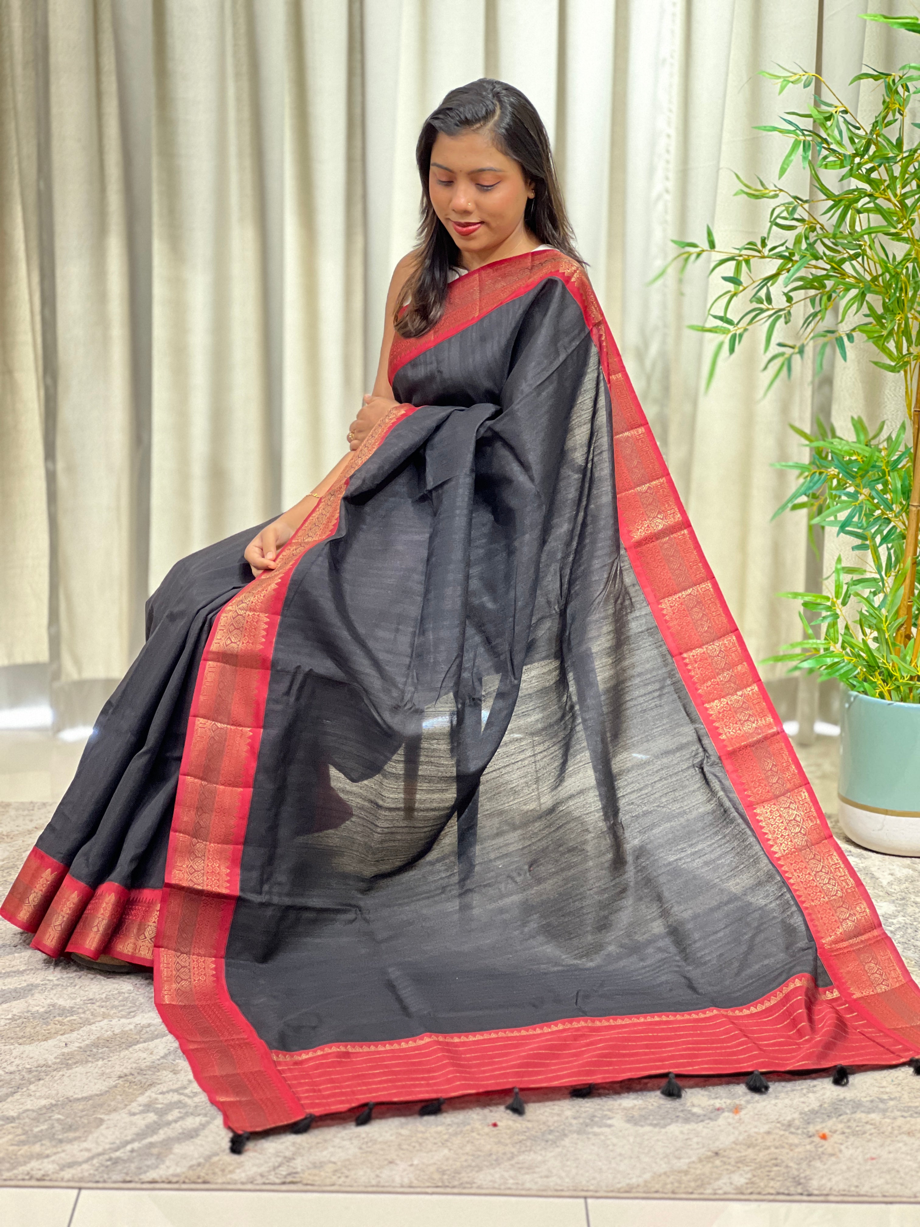 Solid Patterned Zari Border Cotton Saree | YNG1642