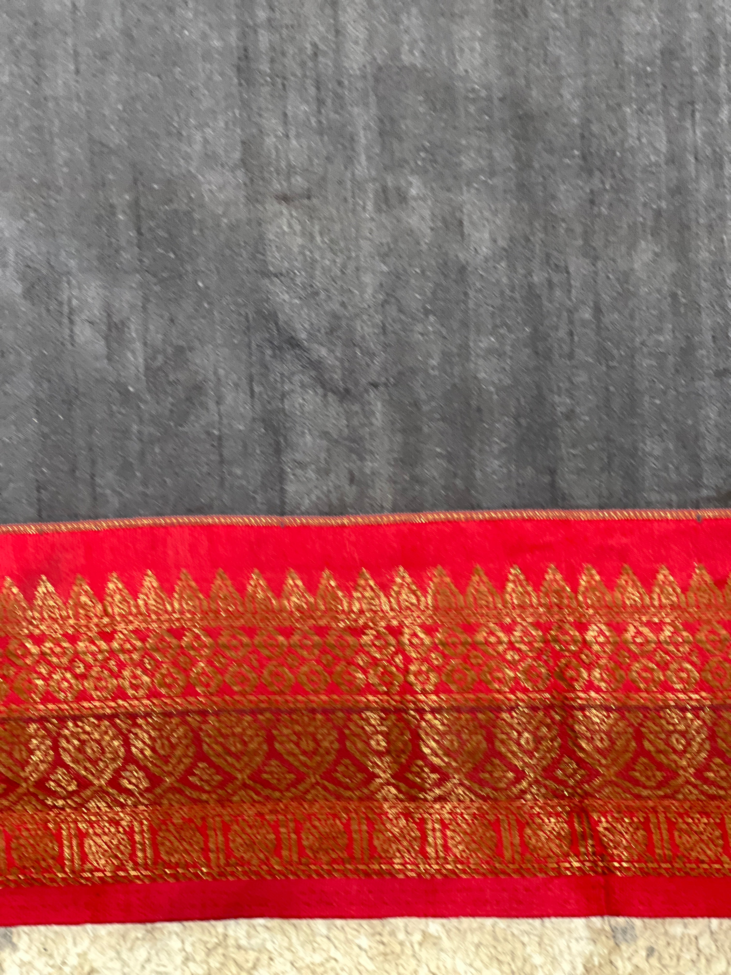 Solid Patterned Zari Border Cotton Saree | YNG1642