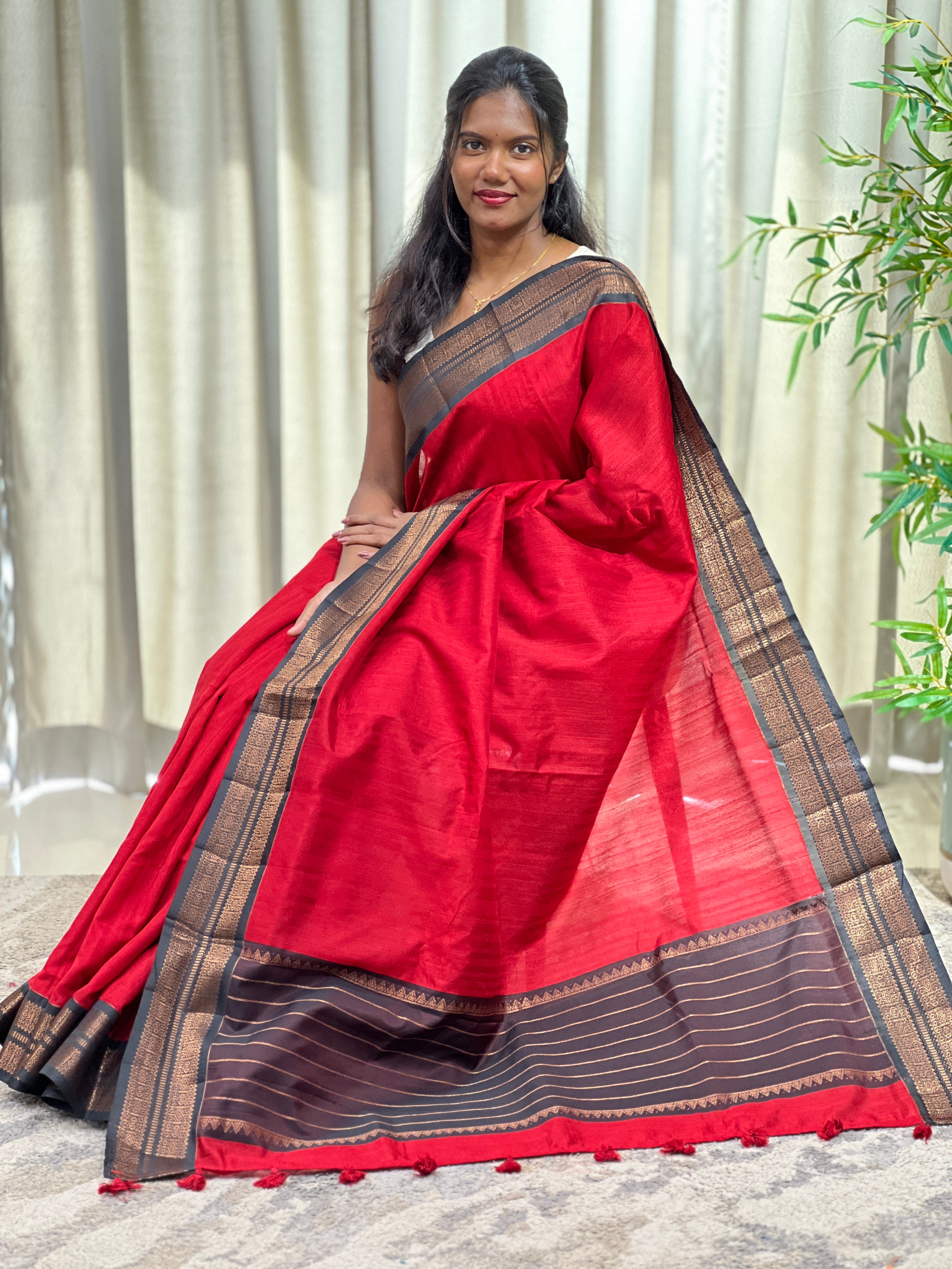 Solid Patterned Zari Border Cotton Saree | YNG1644