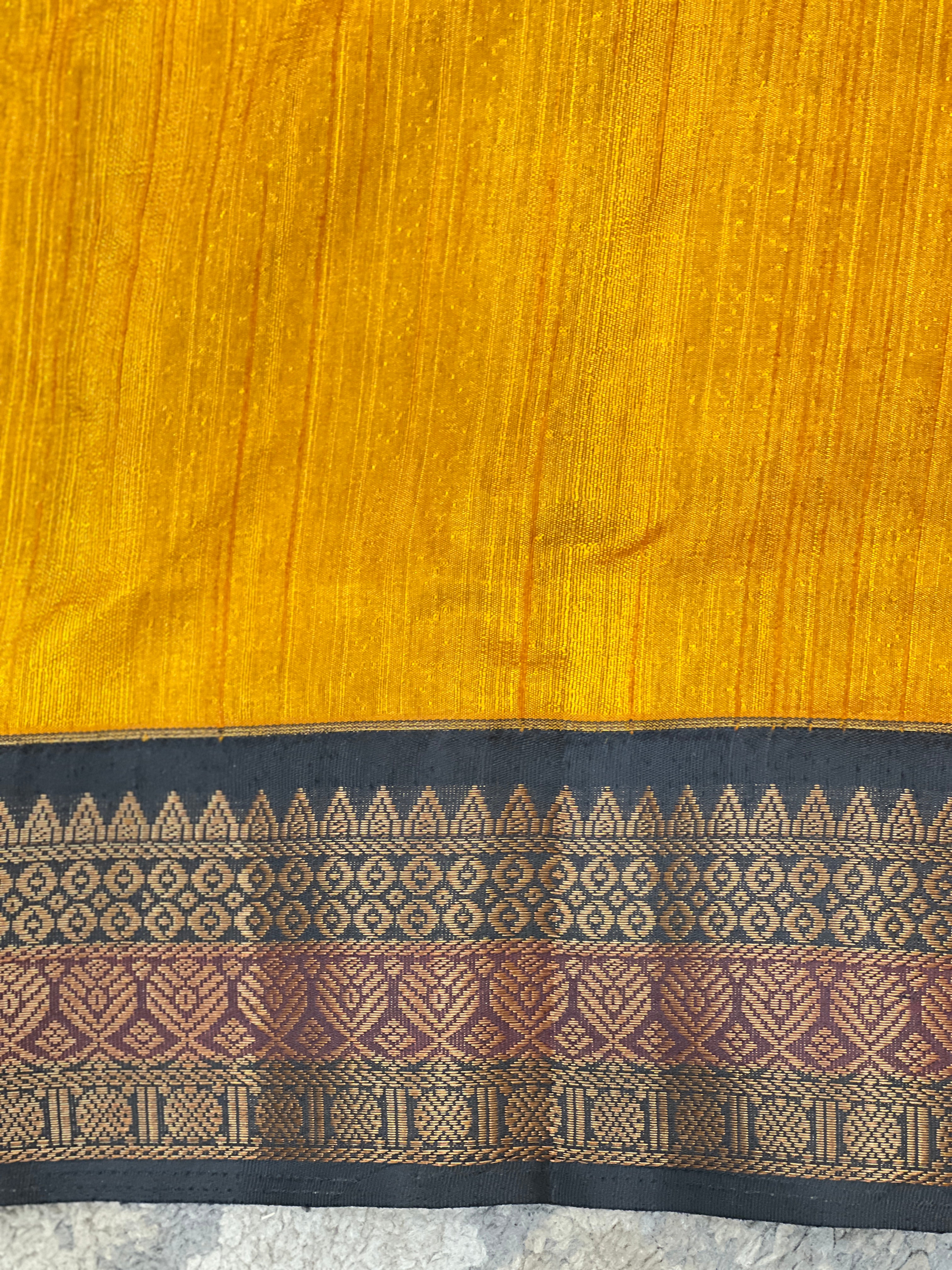 Solid Patterned Zari Border Cotton Saree | YNG1645