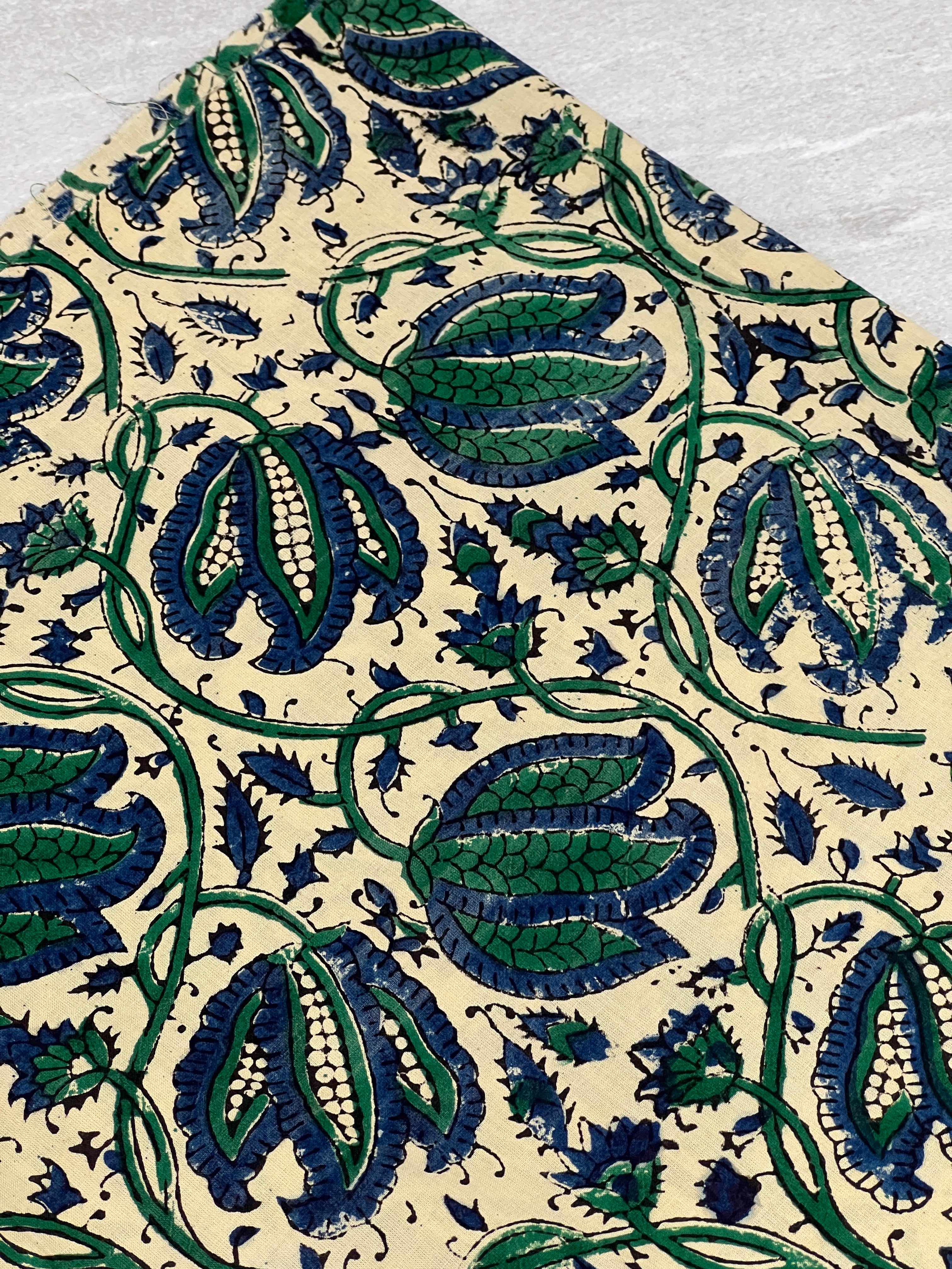 Print Detailed Cotton Blouse Material | RMBT102