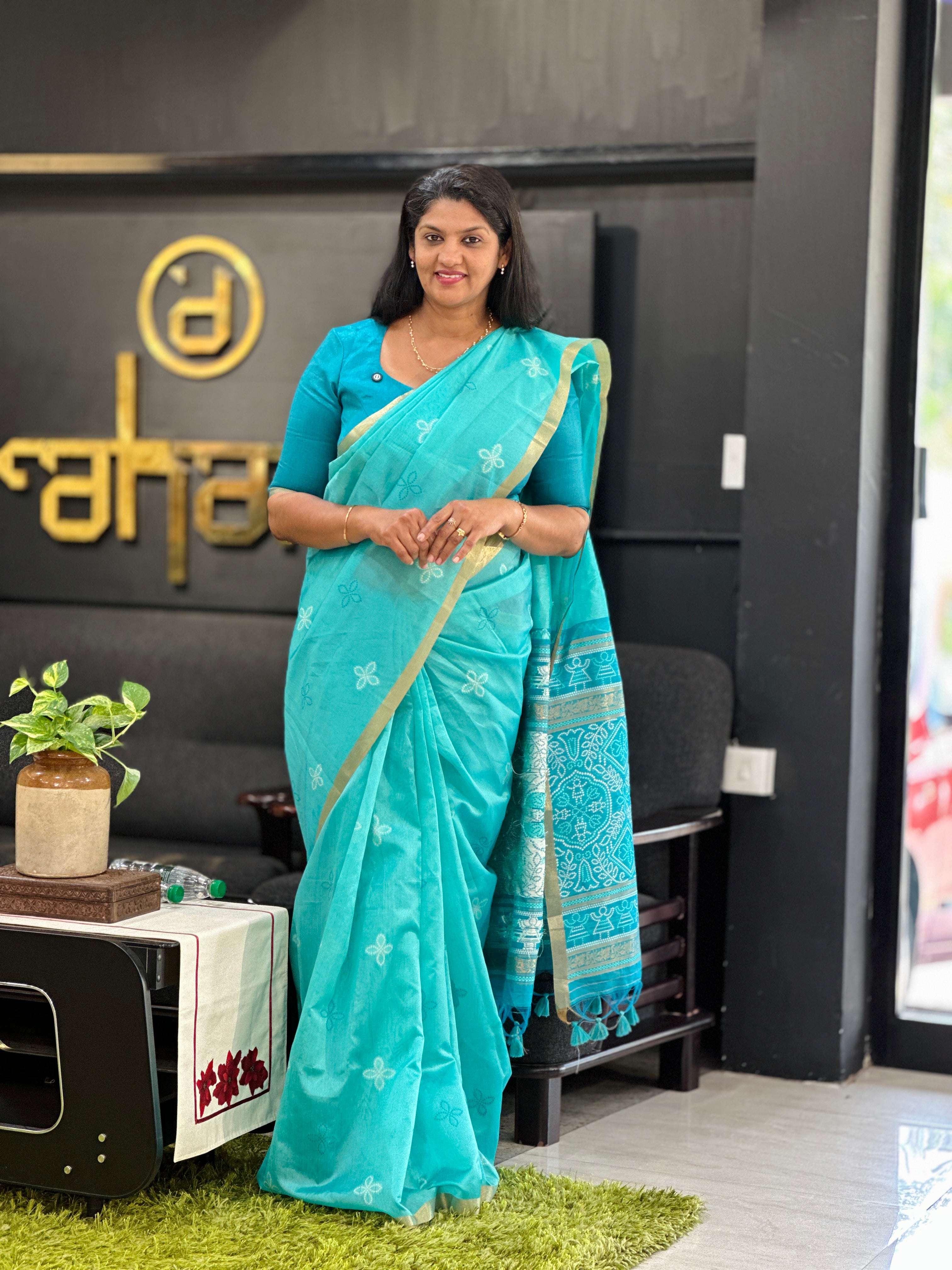 Floral Woven Patterned Semi Silk Saree | SSN239