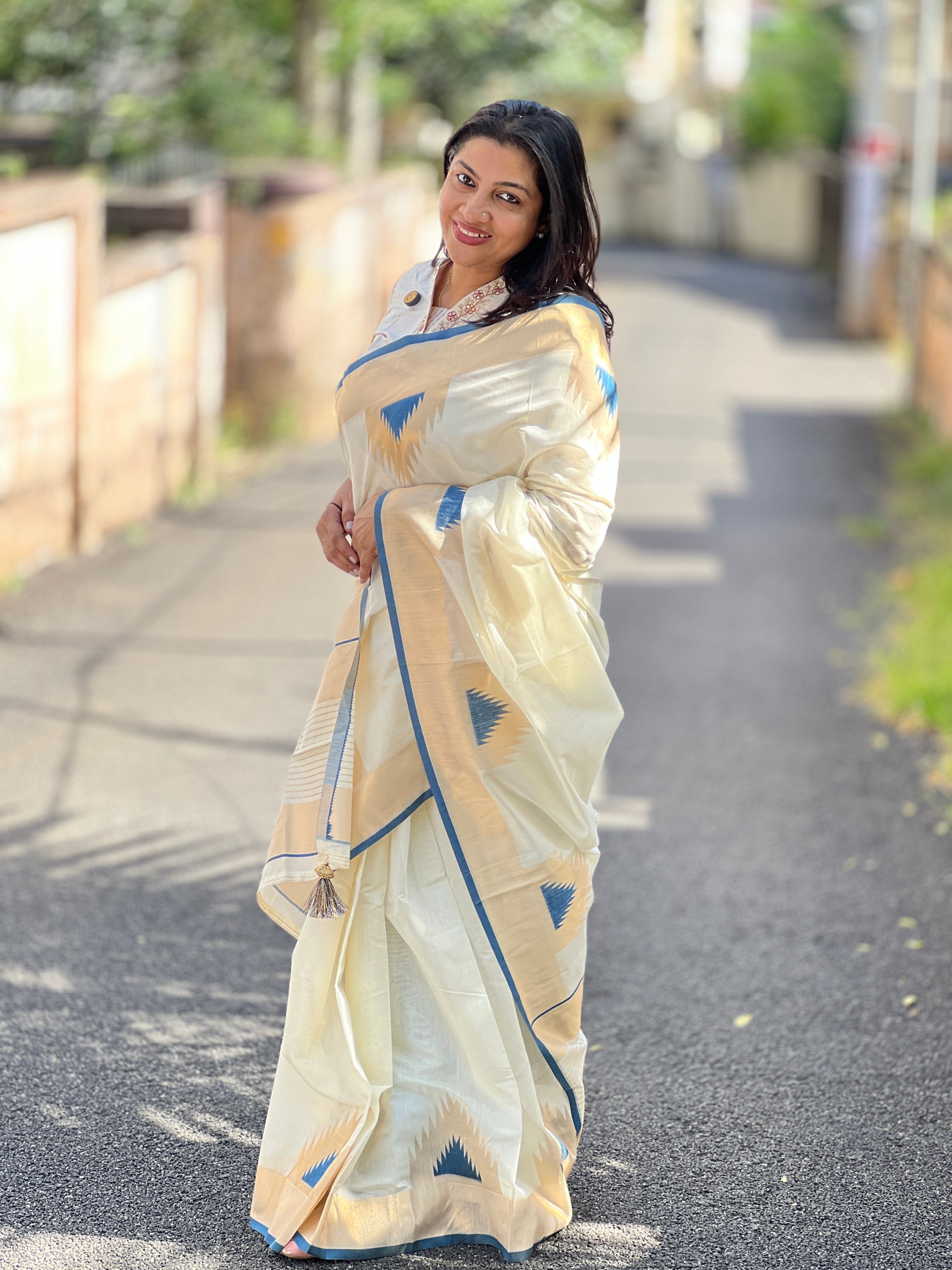 Kasavu & Kara Weaved Temple Patterned Chanderi Finish Saree | HT267