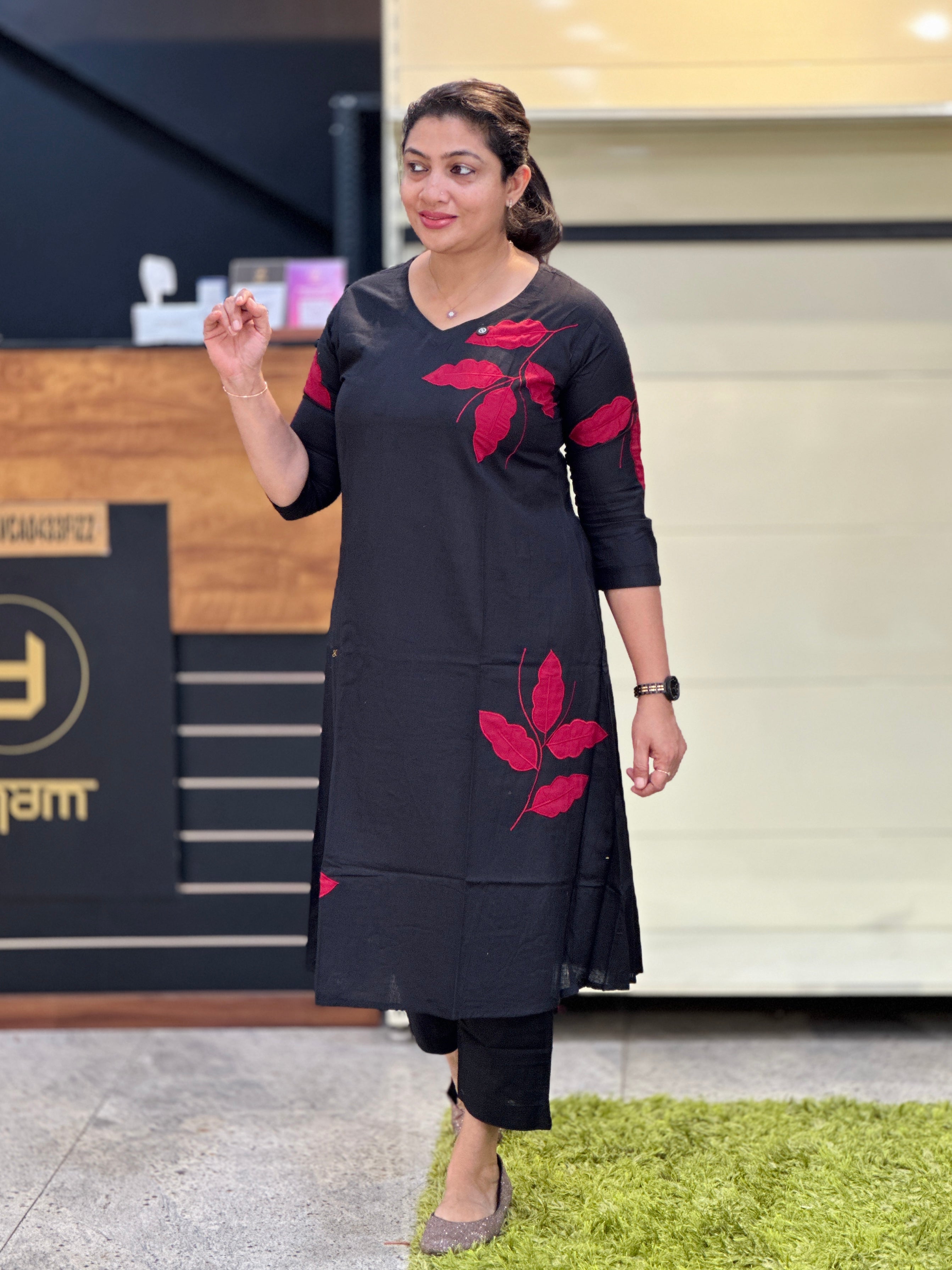 Leaf Applique Work Detailed Cotton Kurta Set | SRF169