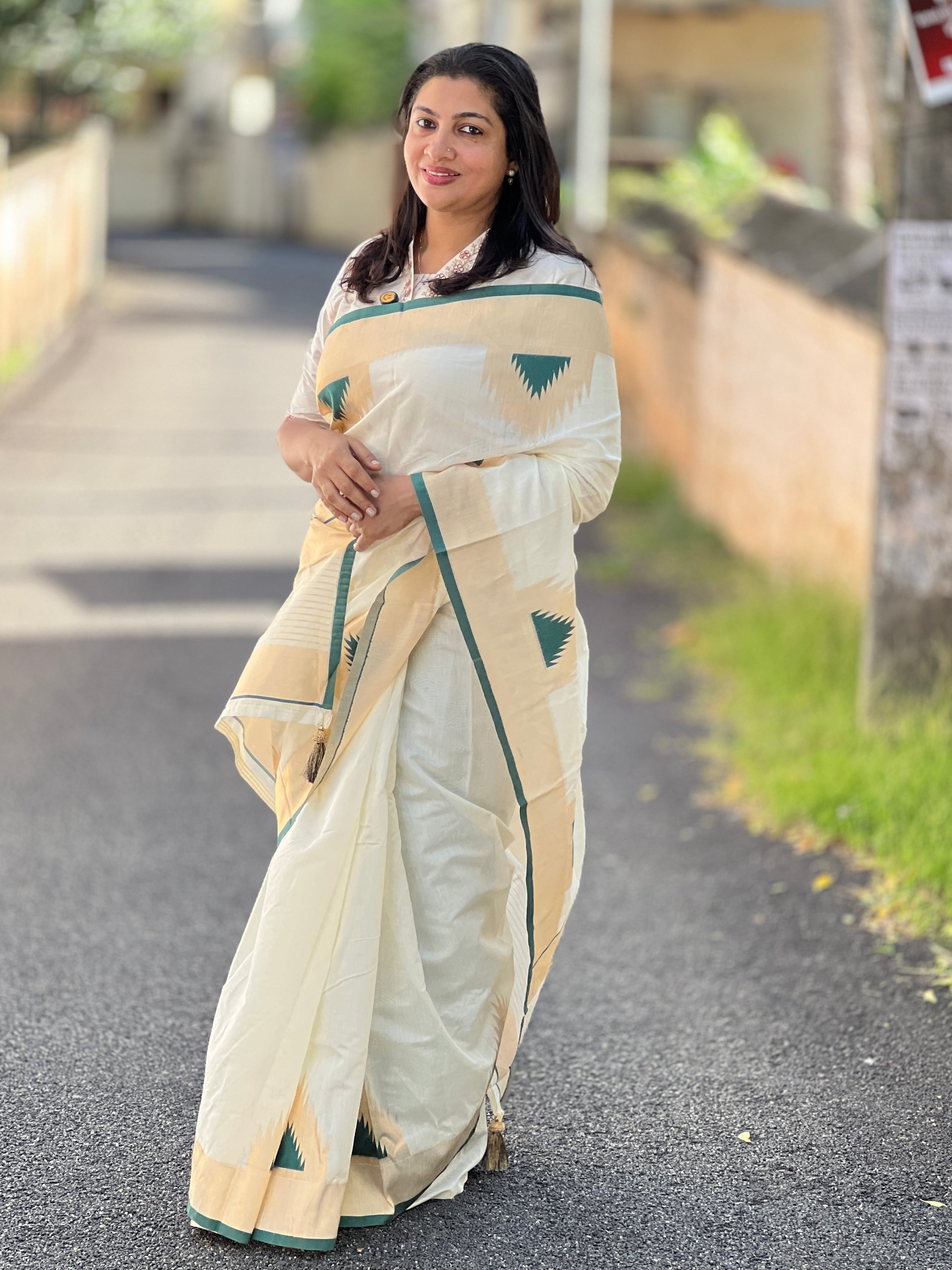Kasavu & Kara Weaved Temple Patterned Chanderi Finish Saree | HT268