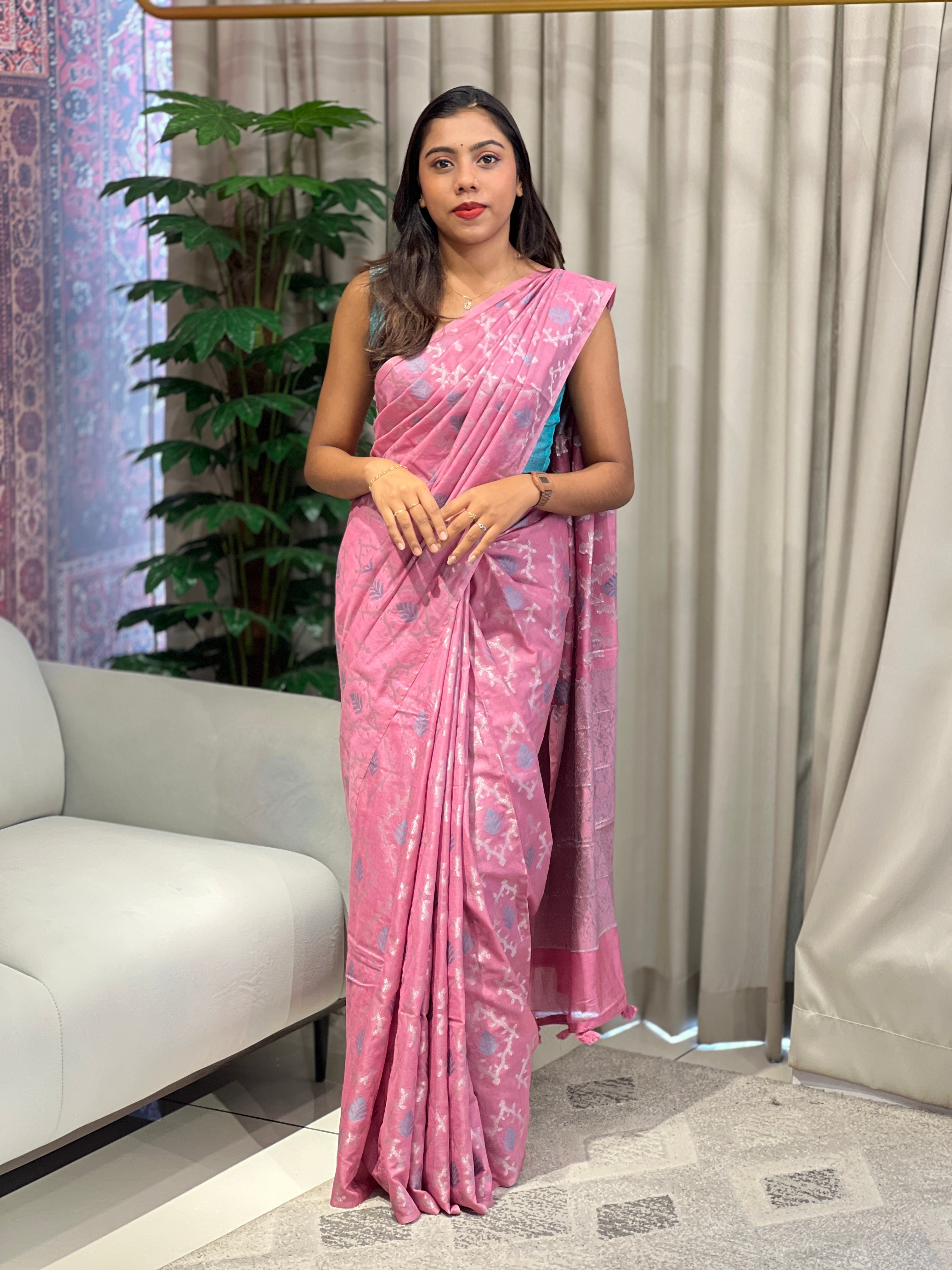 Zari And Thread Woven Banarasi Silk Saree | YNG974